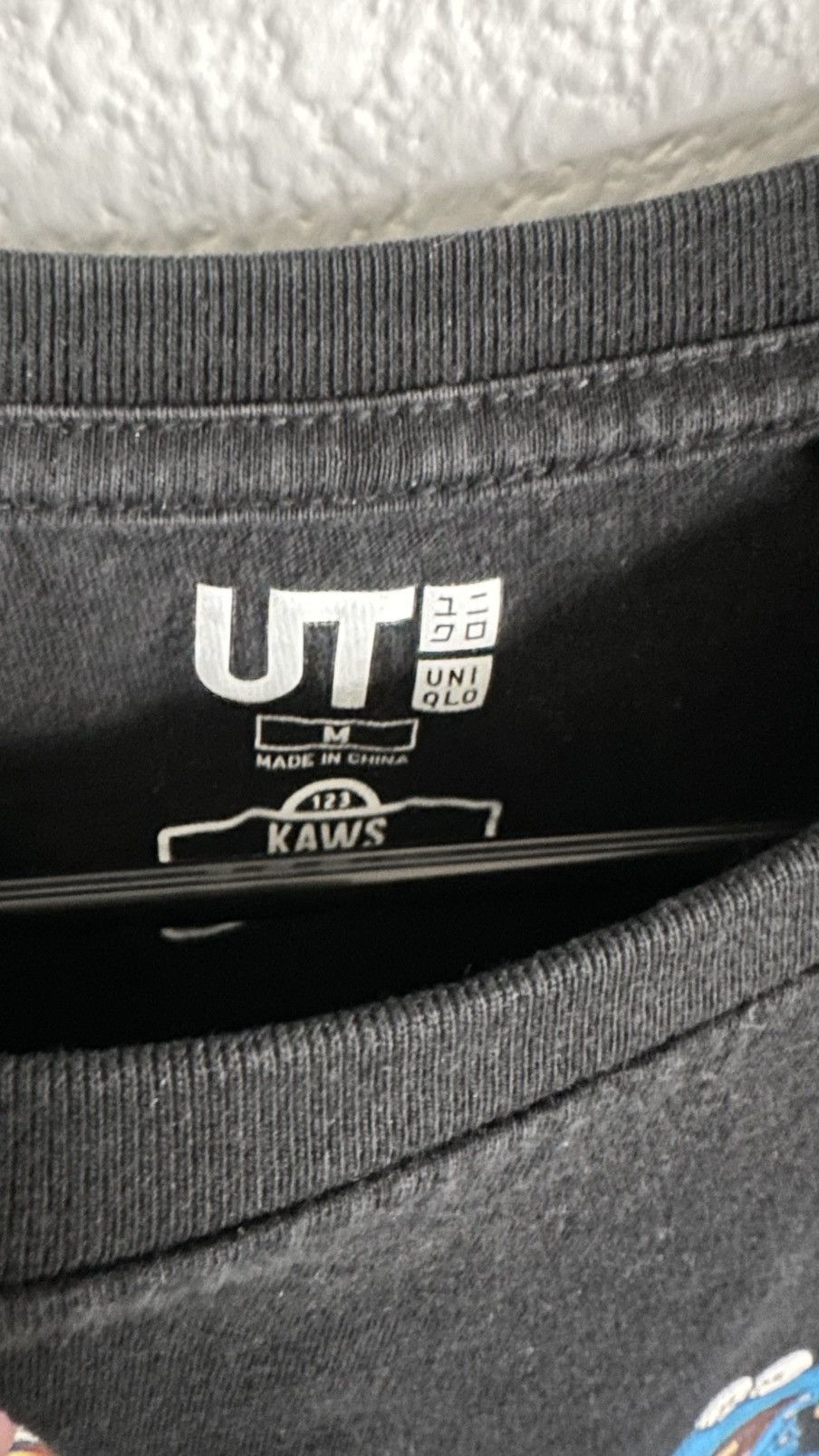 Kaws × Uniqlo KAWS x Uniqlo x Sesame Street Size US M / EU 48-50 / 2 - 2 Thumbnail
