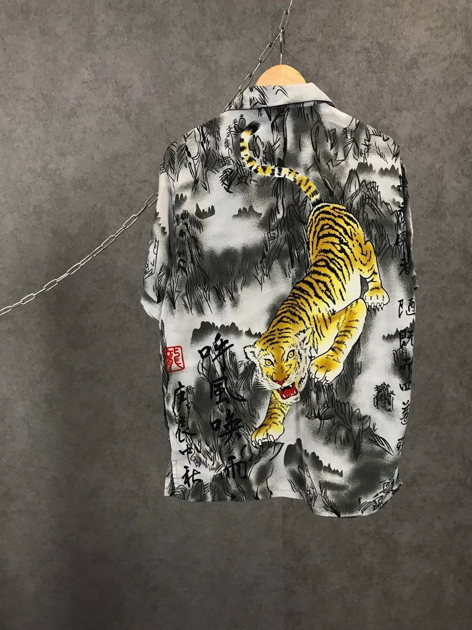 Vintage Tiger Animal vintage crazy Hawaiian shirt Size US L / EU 52-54 / 3 - 5 Thumbnail