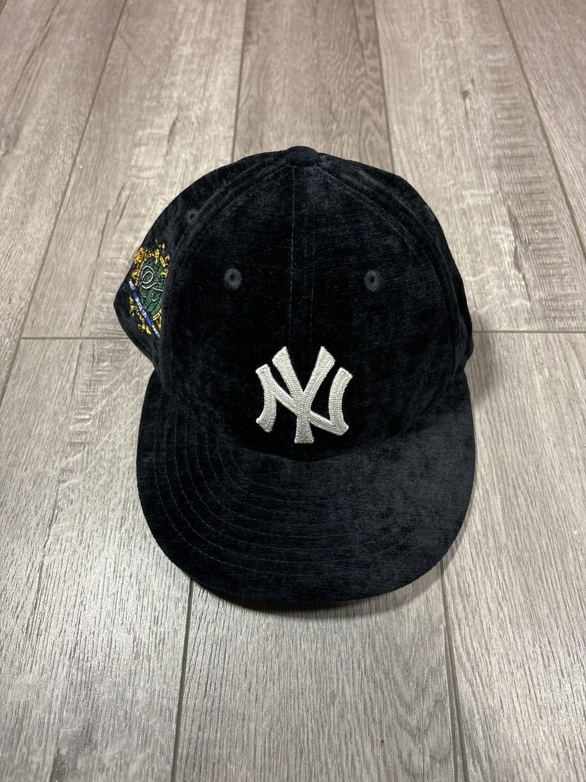 Kith × New York Yankees Kith Velvet Yankee Size ONE SIZE - 2 Thumbnail