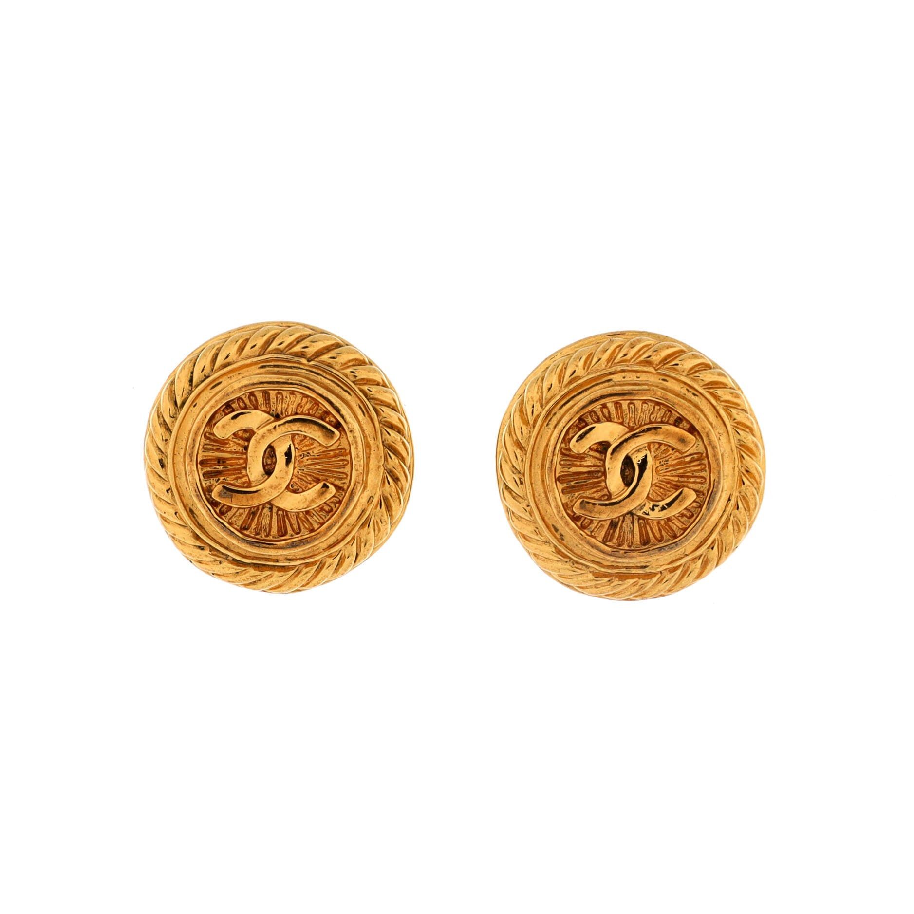 Chanel Vintage CC Round Clip-On Earrings Size ONE SIZE - 1 Thumbnail