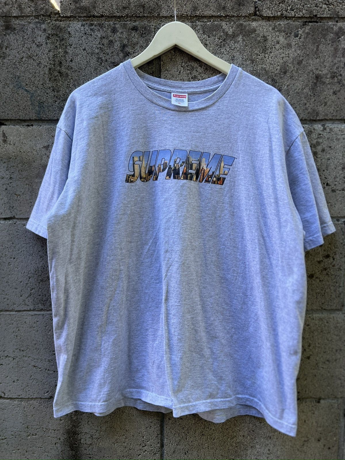 Supreme Supreme Gotham Tee FW23 Size US XL / EU 56 / 4 - 1 Thumbnail