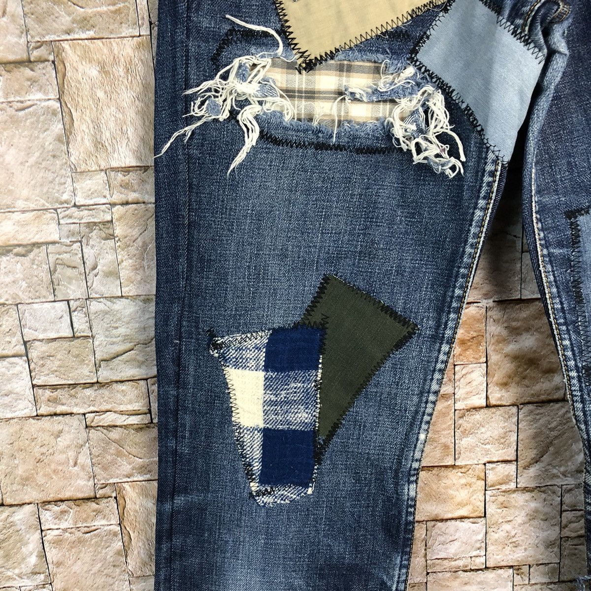 Levi's DL 553 Levis patchwork Distressed ripped Denim jeans #A135 Size US 27 - 12 Thumbnail