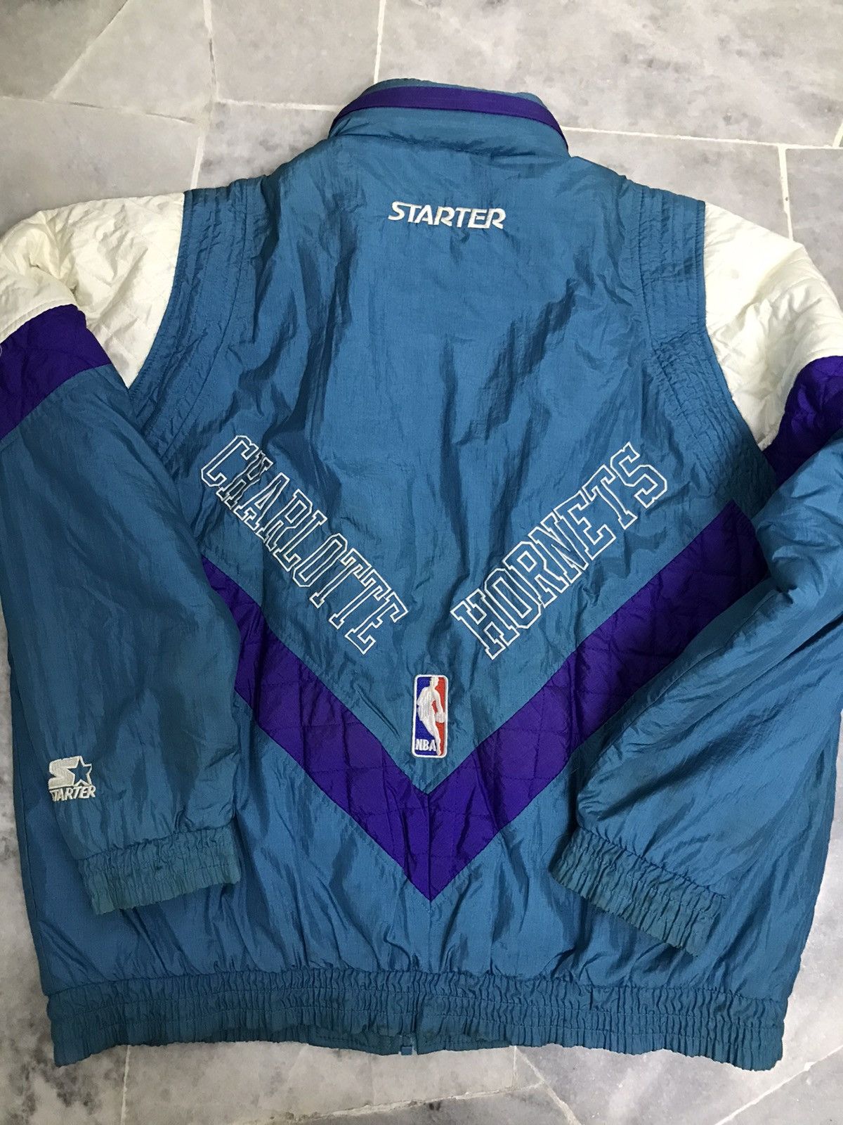 NBA VINTAGE Starter Charlotte Hornets Puffer Jacket Size L Size US L / EU 52-54 / 3 - 8 Thumbnail