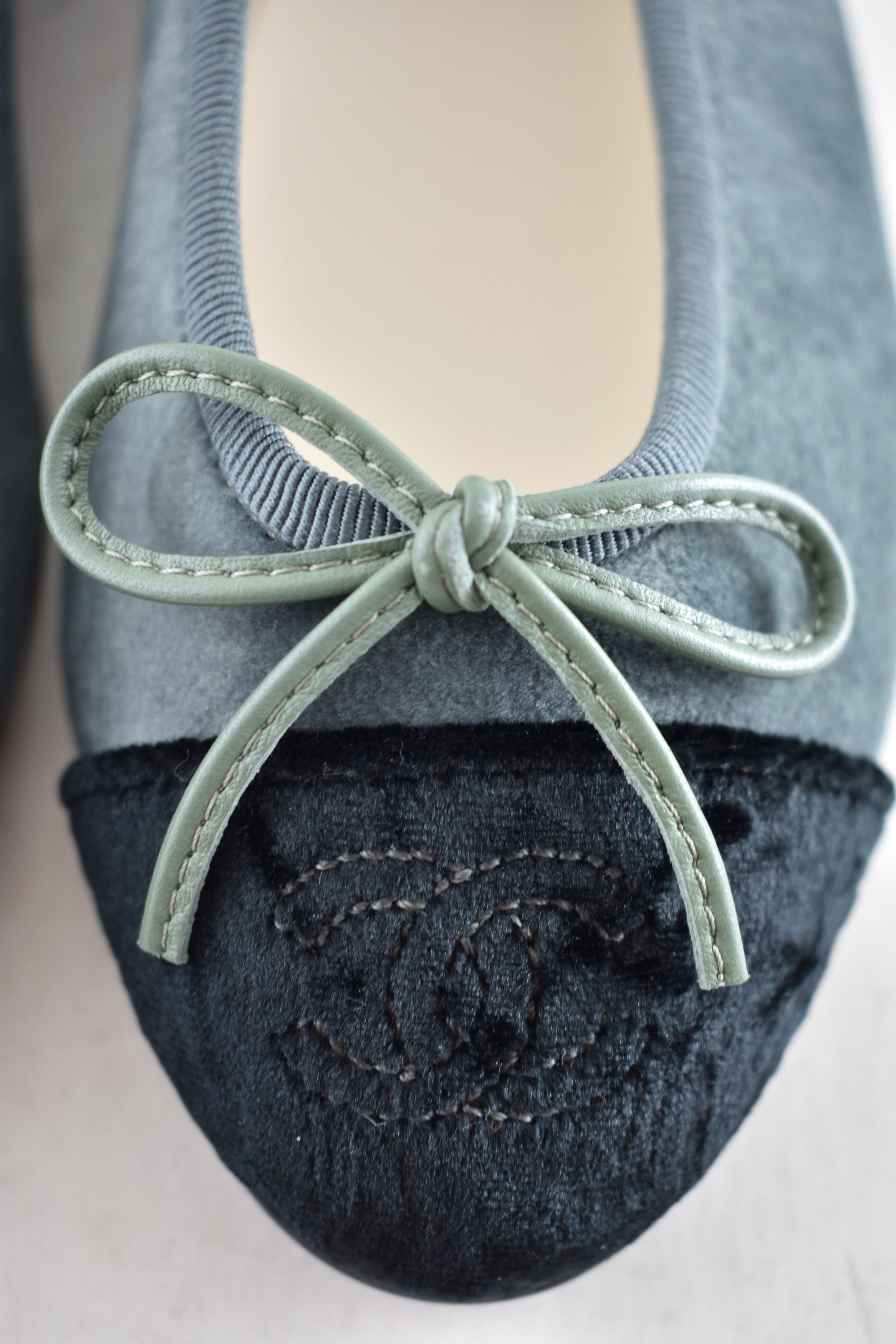 Chanel Chanel 24A Black Velvet CC Classic Ballet Ballerina Flat 36c Size US 6 / IT 36 - 6 Thumbnail