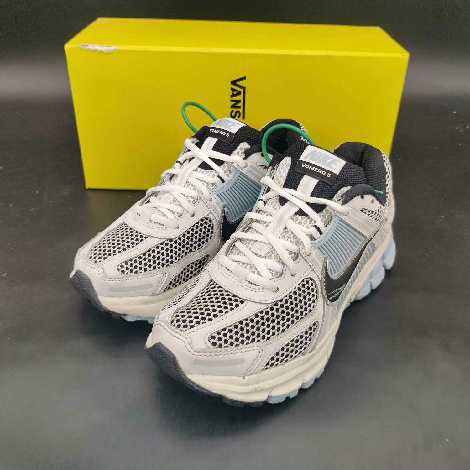 Nike Nike Gray Lowtop Sneakers 36 Men Size US 5 / EU 37 - 1 Thumbnail