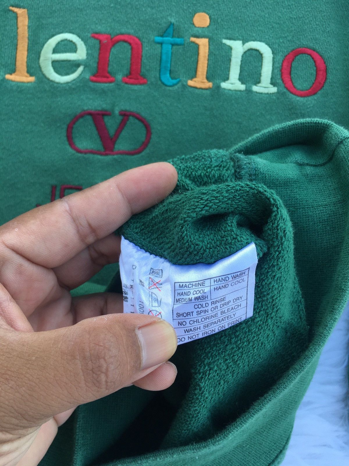 Valentino Rare Vintage Valentino Spellout Sweater Size US M / EU 48-50 / 2 - 13 Thumbnail
