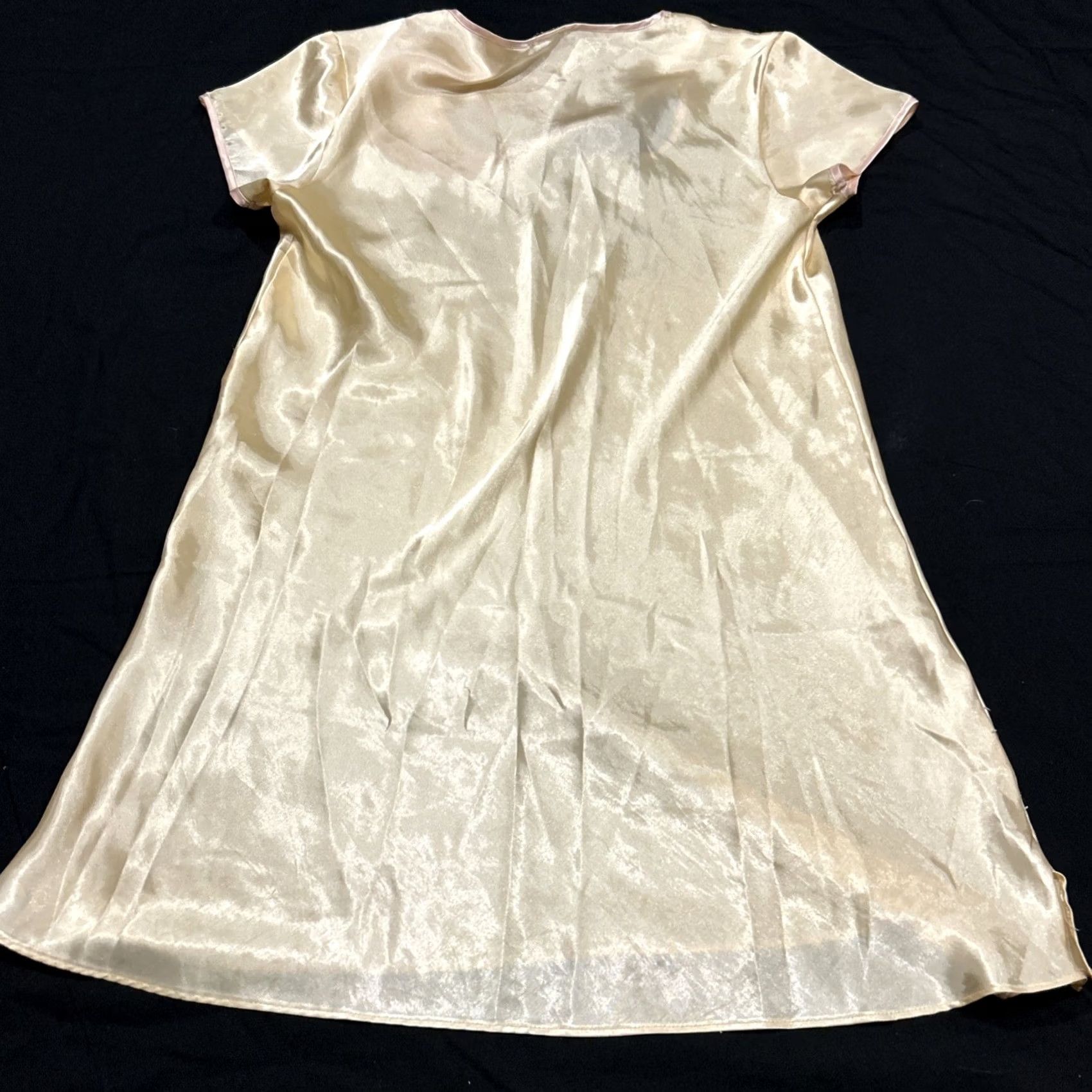 Jones New York VINTAGE Jones New York Satin Short Sleeve Nightgown M Yellow Chemise Gown Women Satin Light Weight 33” 19” Chest Size 32" / US 10 / IT 46 - 3 Thumbnail