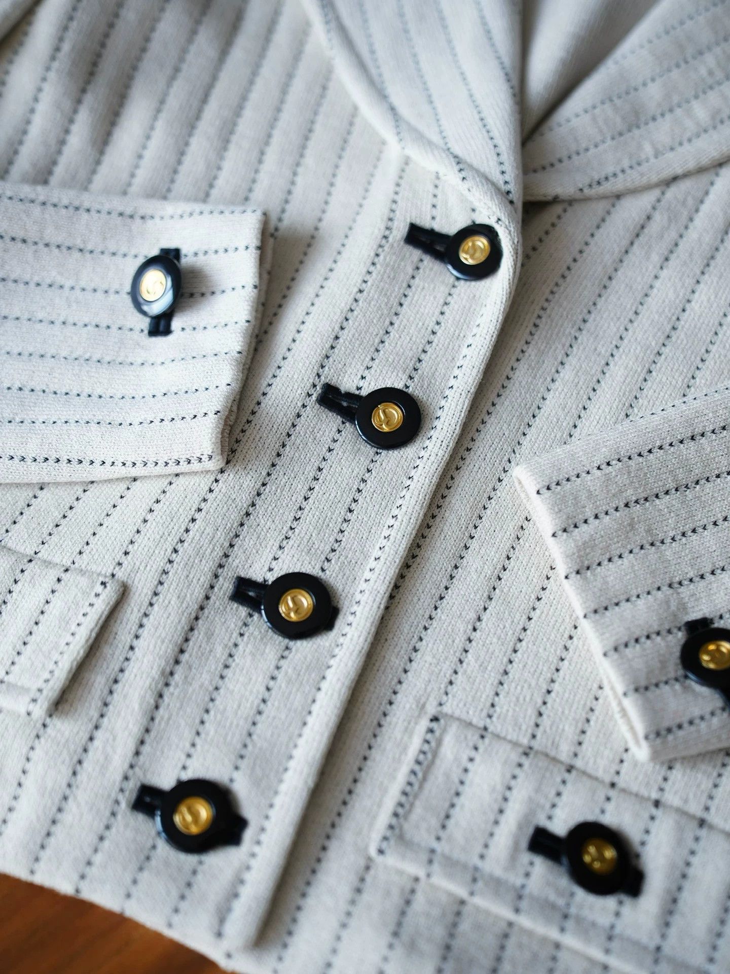 St. John St.John Vtg Knit Ivory Stripe Blazer Women's S-M Size M / US 6-8 / IT 42-44 - 5 Thumbnail