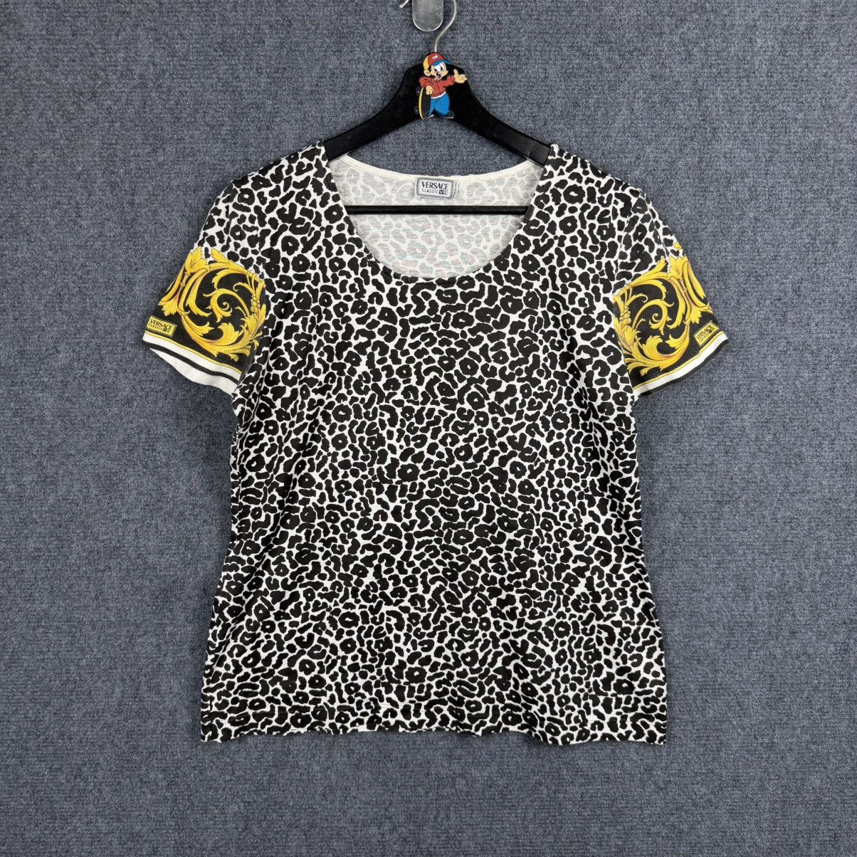Versace women's short-sleeve t-shirt from the Versace Classic V2 Size M / US 6-8 / IT 42-44 - 1 Thumbnail