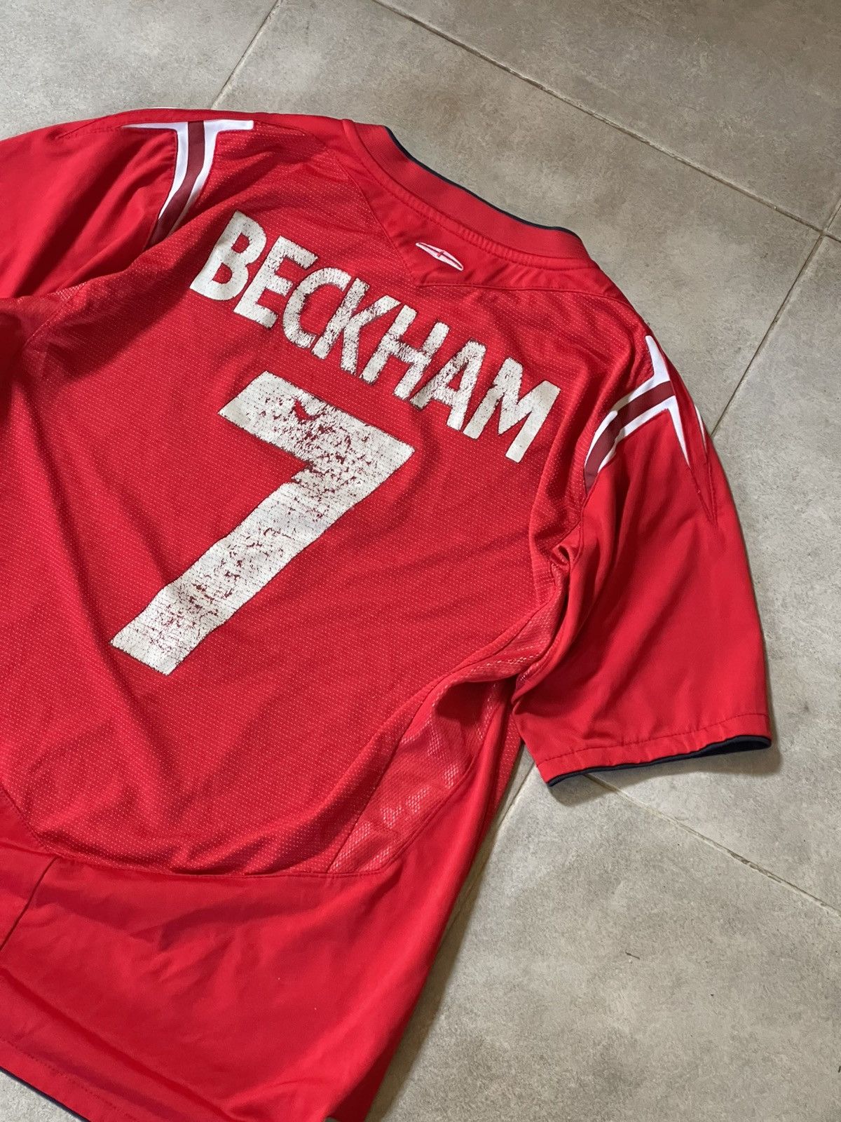 Umbro 2004 Umbro England #7 Backham vintage soccer jersey Size US M / EU 48-50 / 2 - 4 Thumbnail