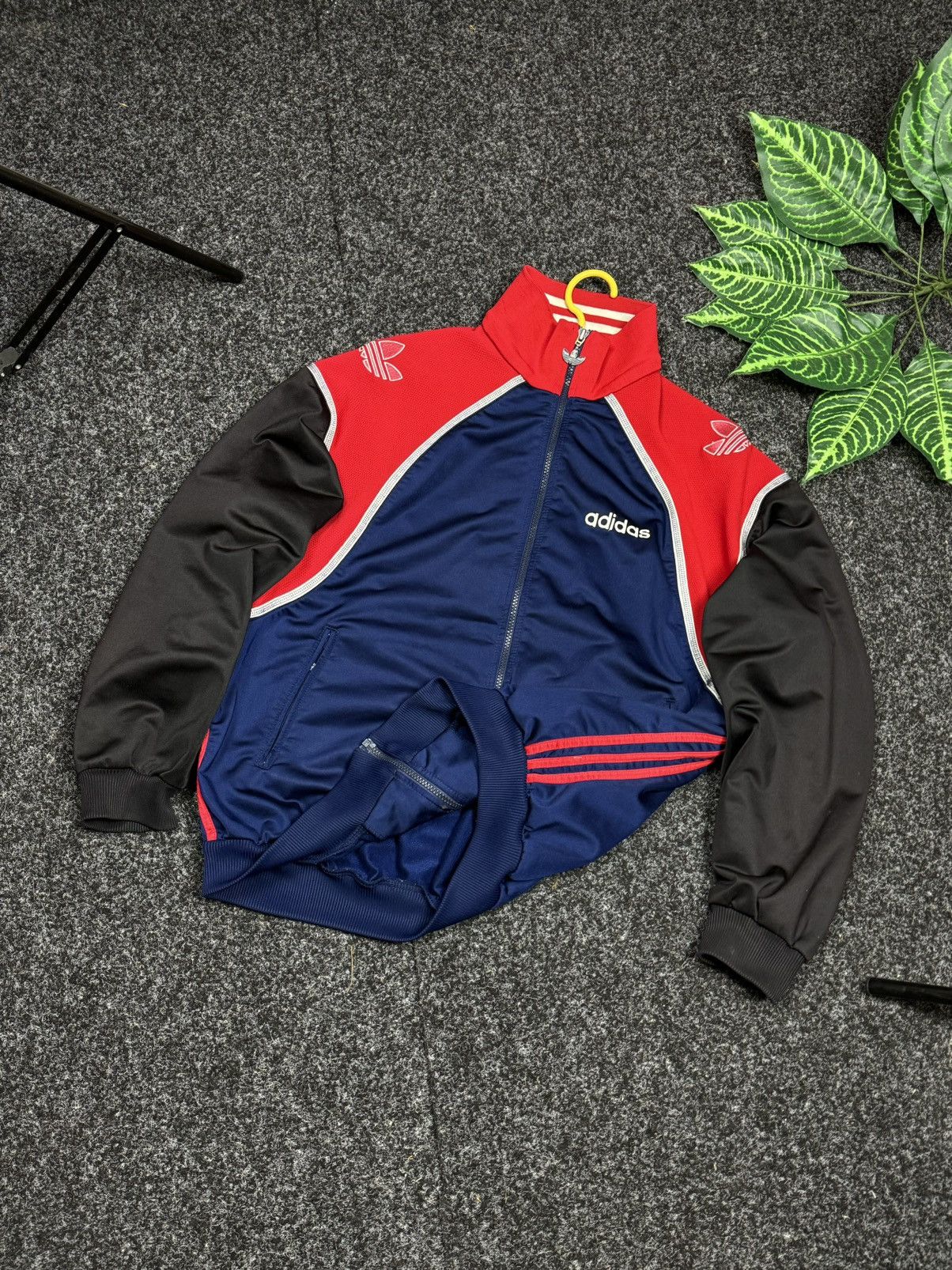 Adidas × Vintage Adidas Big Logo zip 80s Rare vintage size L Size US L / EU 52-54 / 3 - 5 Thumbnail
