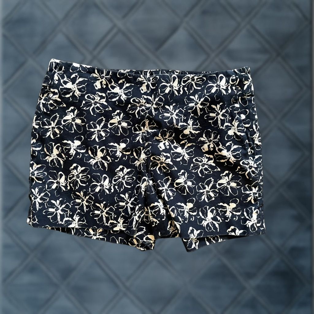 Banana Republic Banana Republic Floral Shorts Women's Size 0 Navy Blue White Casual Chino Size 25" / US 0 / IT 36 - 1 Thumbnail