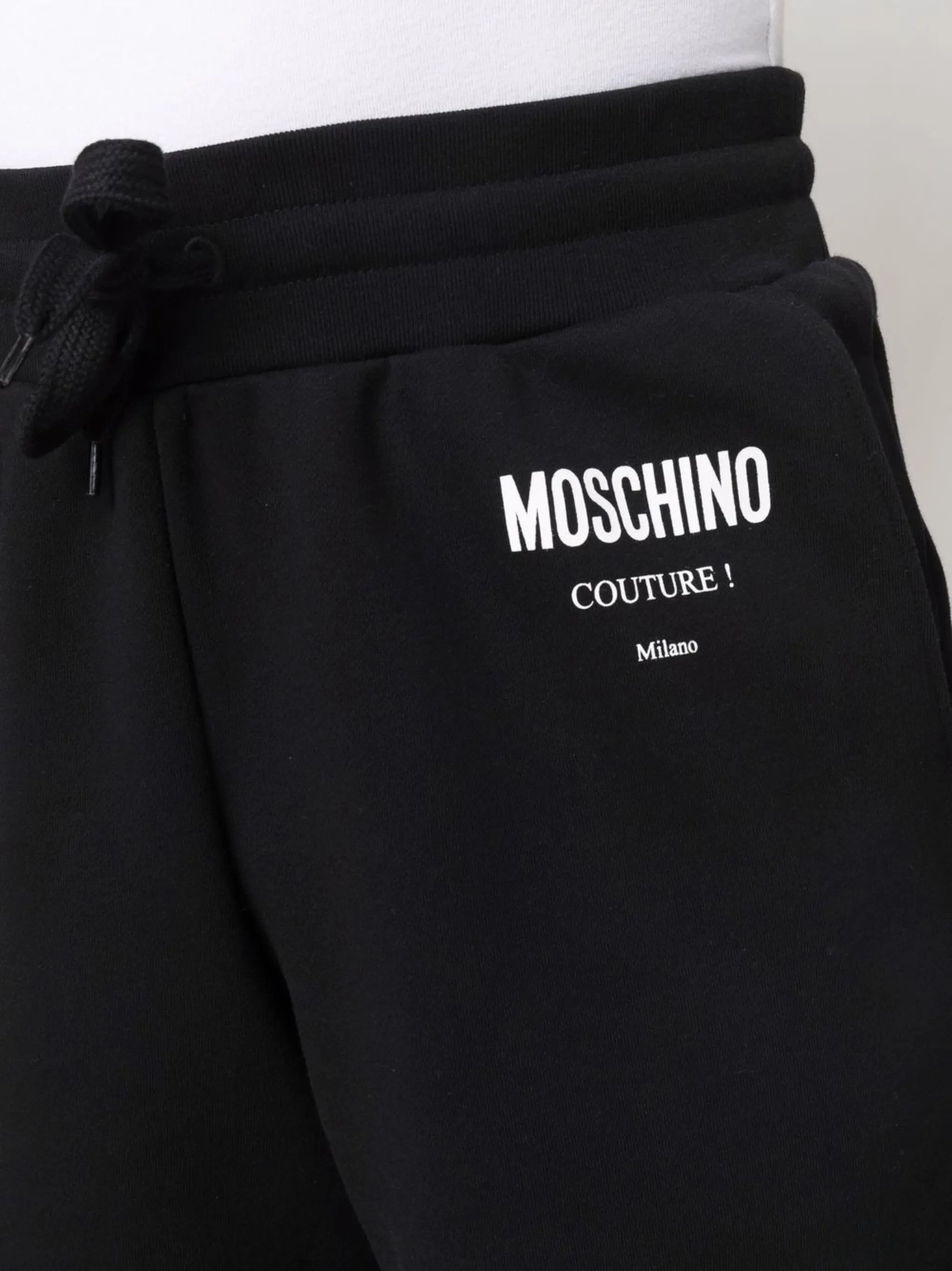 Moschino o1y0225 Logo Short in Black Size US 28 / EU 44 - 4 Thumbnail