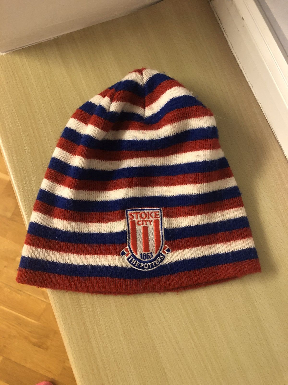 Other × Vintage STOKE UNITED RARE VINTAGE FOOTBALL SOCCER HAT BEANIE Size ONE SIZE - 1 Thumbnail