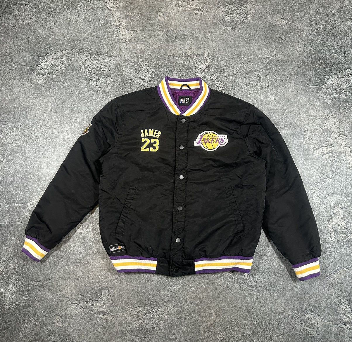 NBA LEBRON JAMES LAKERS 23 BIG LOGO VARSITY BOMBER JACKET Size US S / EU 44-46 / 1 - 1 Thumbnail