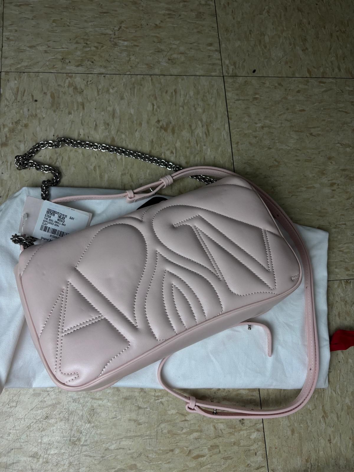 Alexander McQueen Alexander McQueen The Seal bag in pink quilted lambskin Size ONE SIZE - 12 Thumbnail