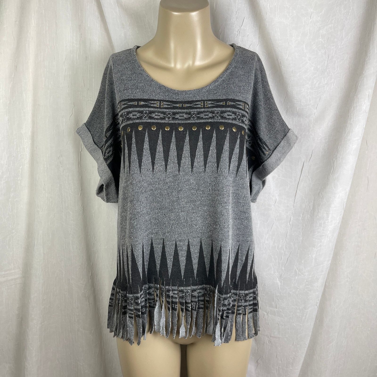 Forever 21 Forever 21 Grey Black Studded Fringe Top Southwestern Print Size S / US 4 / IT 40 - 1 Thumbnail