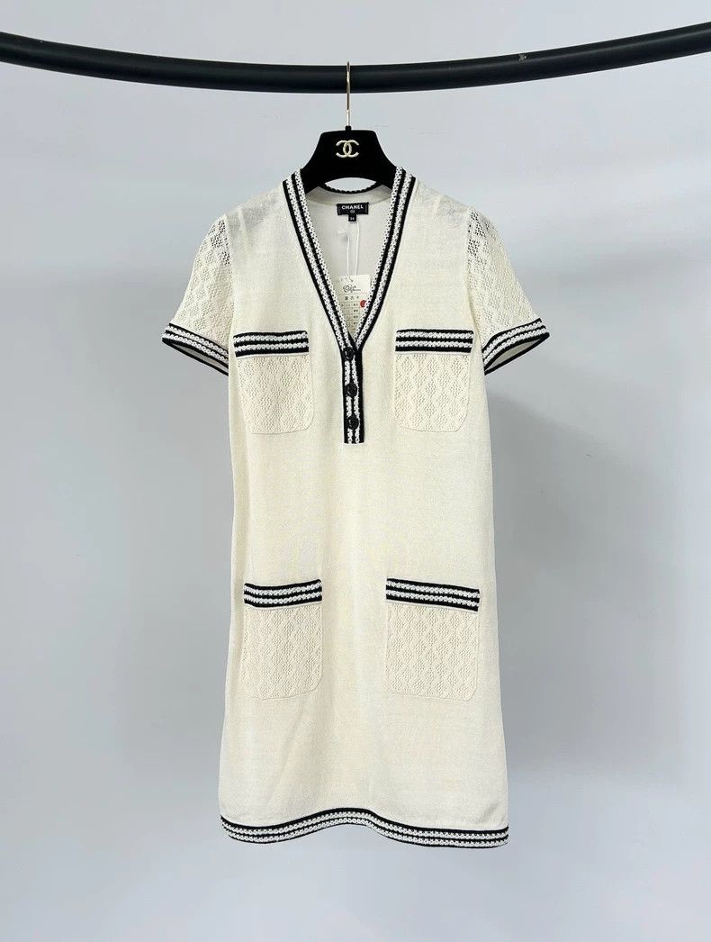 Chanel White V-neck four-pocket knitted dress