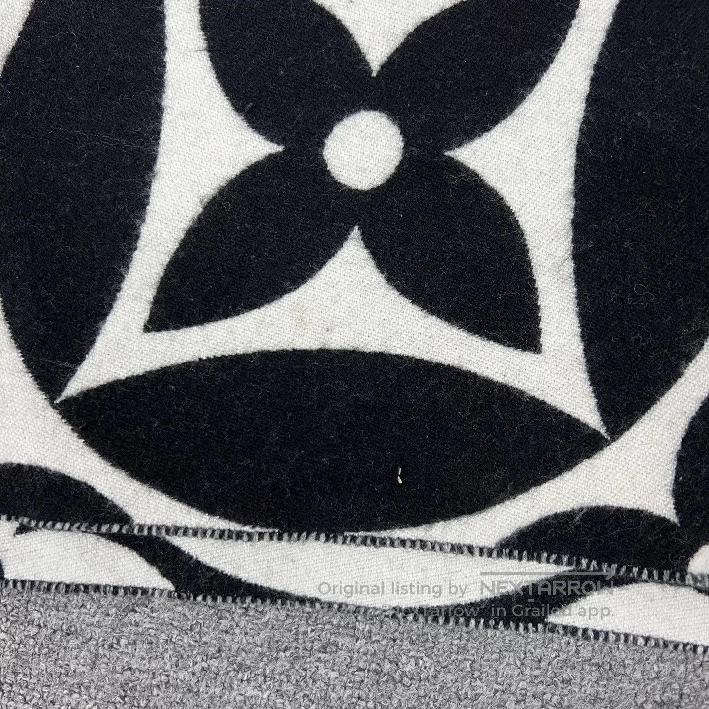 Louis Vuitton Louis Vuitton 2023 FW Monogram Fringe Scarf. Size ONE SIZE - 3 Thumbnail