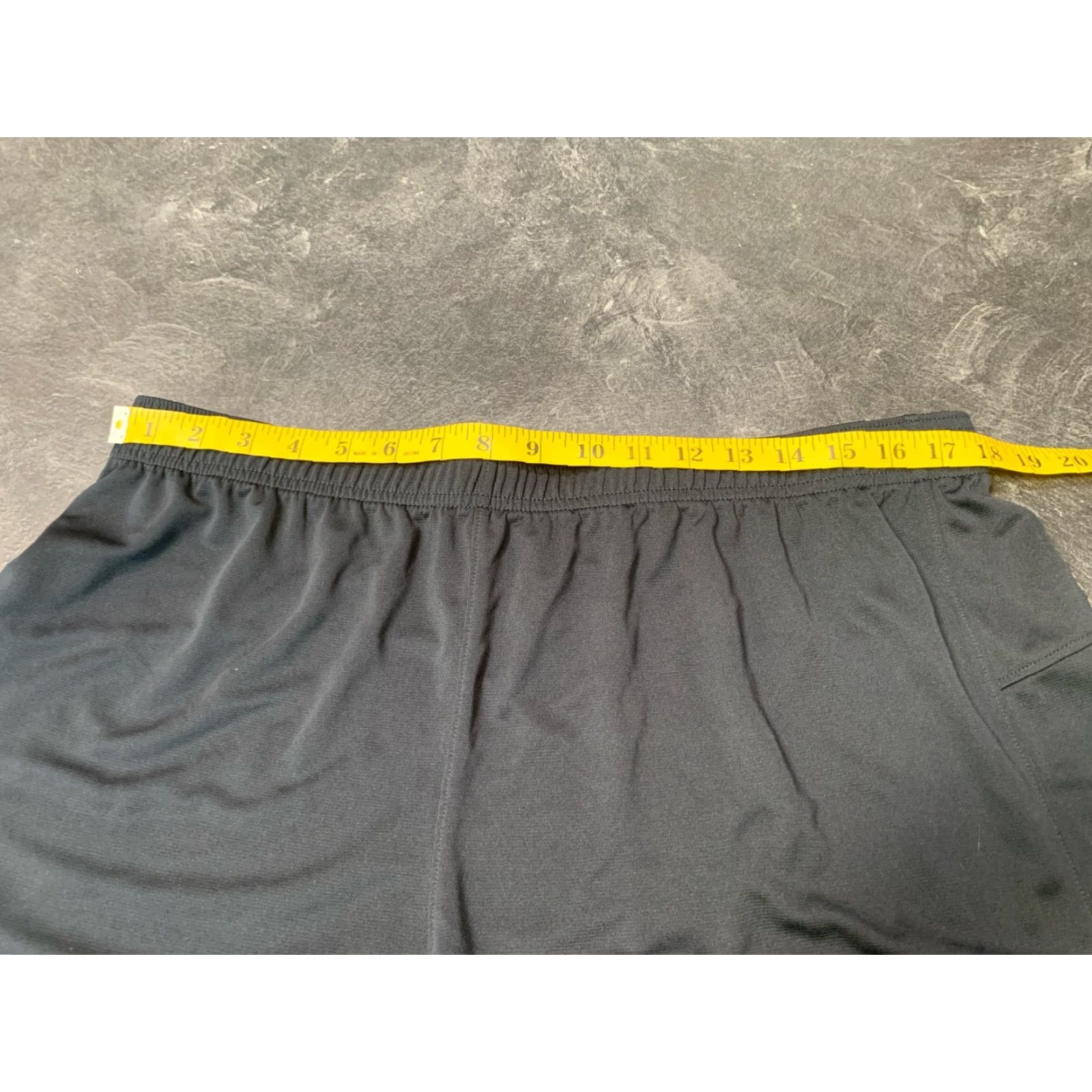 Under Armour VINTAGE Under Armour Athletic Shorts Womens XL Black Women's Active Apparel Size 40" / US 18 - 5 Thumbnail