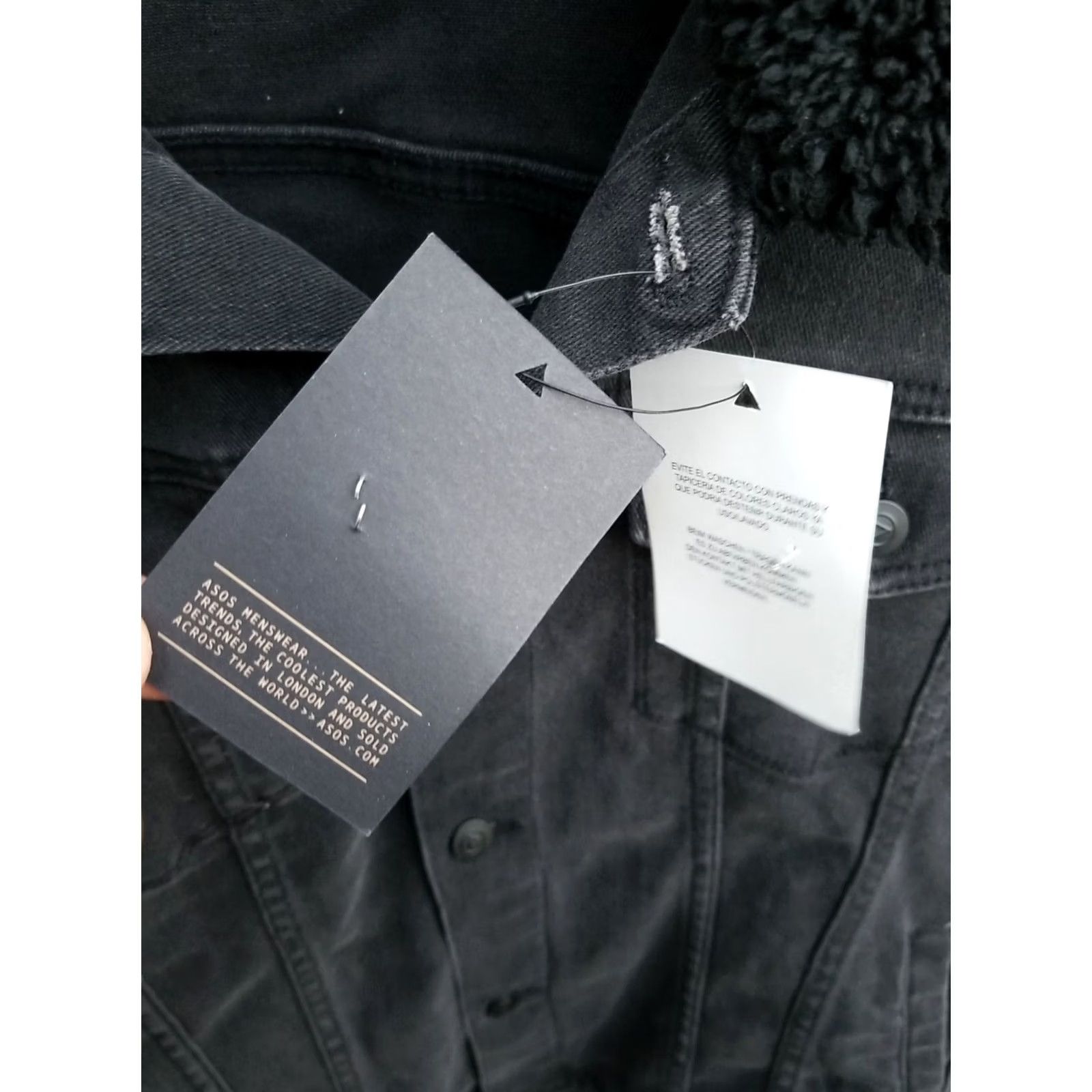 Asos ASOS DESIGN Faux fur collar black denim jacket ASOS 2XL Denim Jacket Mens 2XL Black Button Pockets Collared Open Casual Travel Vintage No Size US XXL / EU 58 / 5 - 2 Thumbnail