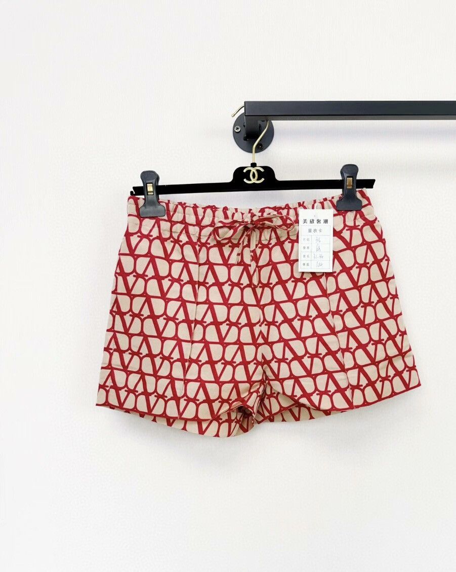 Valentino Valentino's brand new printed shorts Size 36" / US 14 / IT 50 - 1 Thumbnail