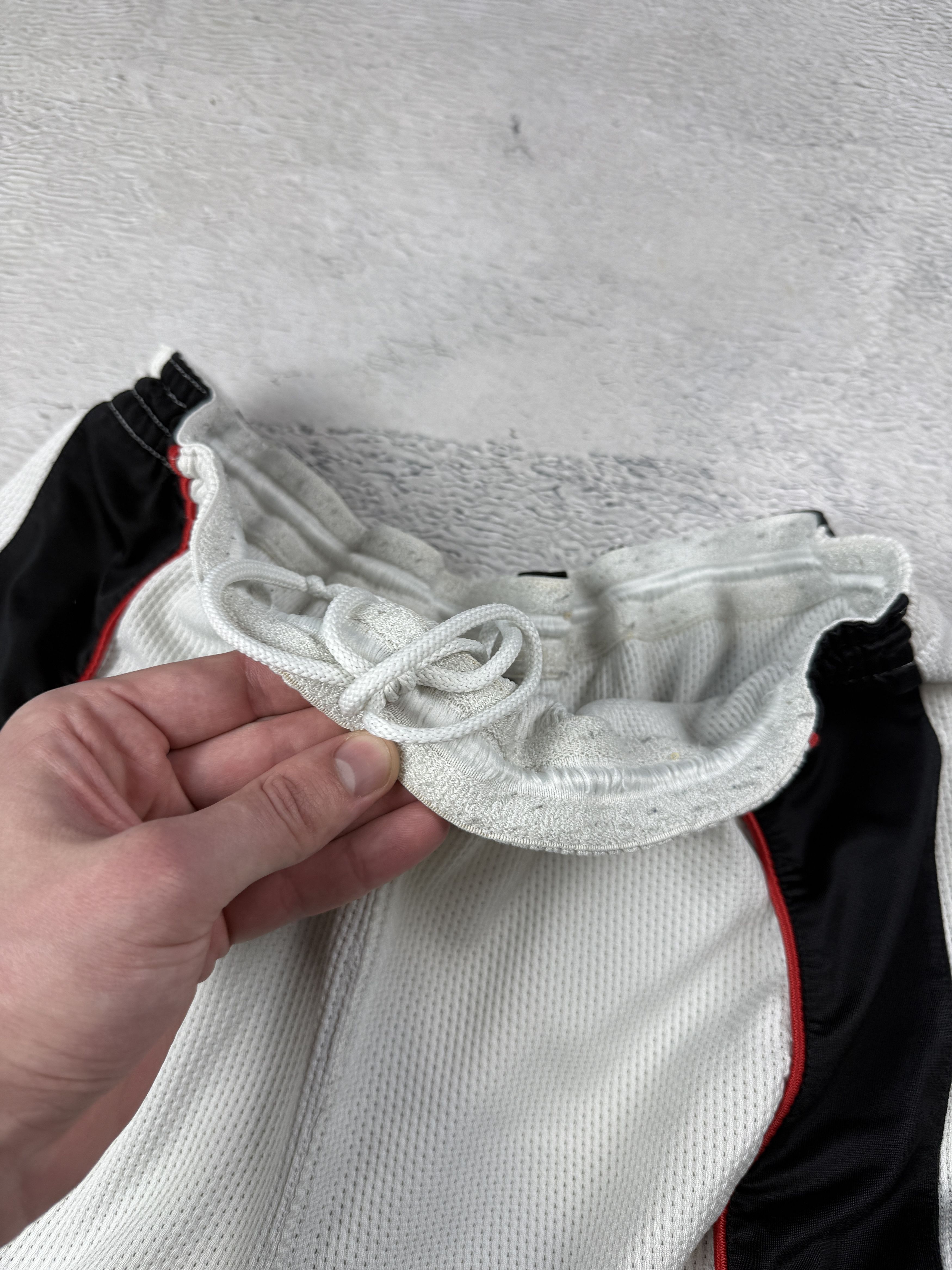 Nike Vintage Nike Basketball Shorts Baggy Streetwear NBA Size US 34 / EU 50 - 8 Thumbnail