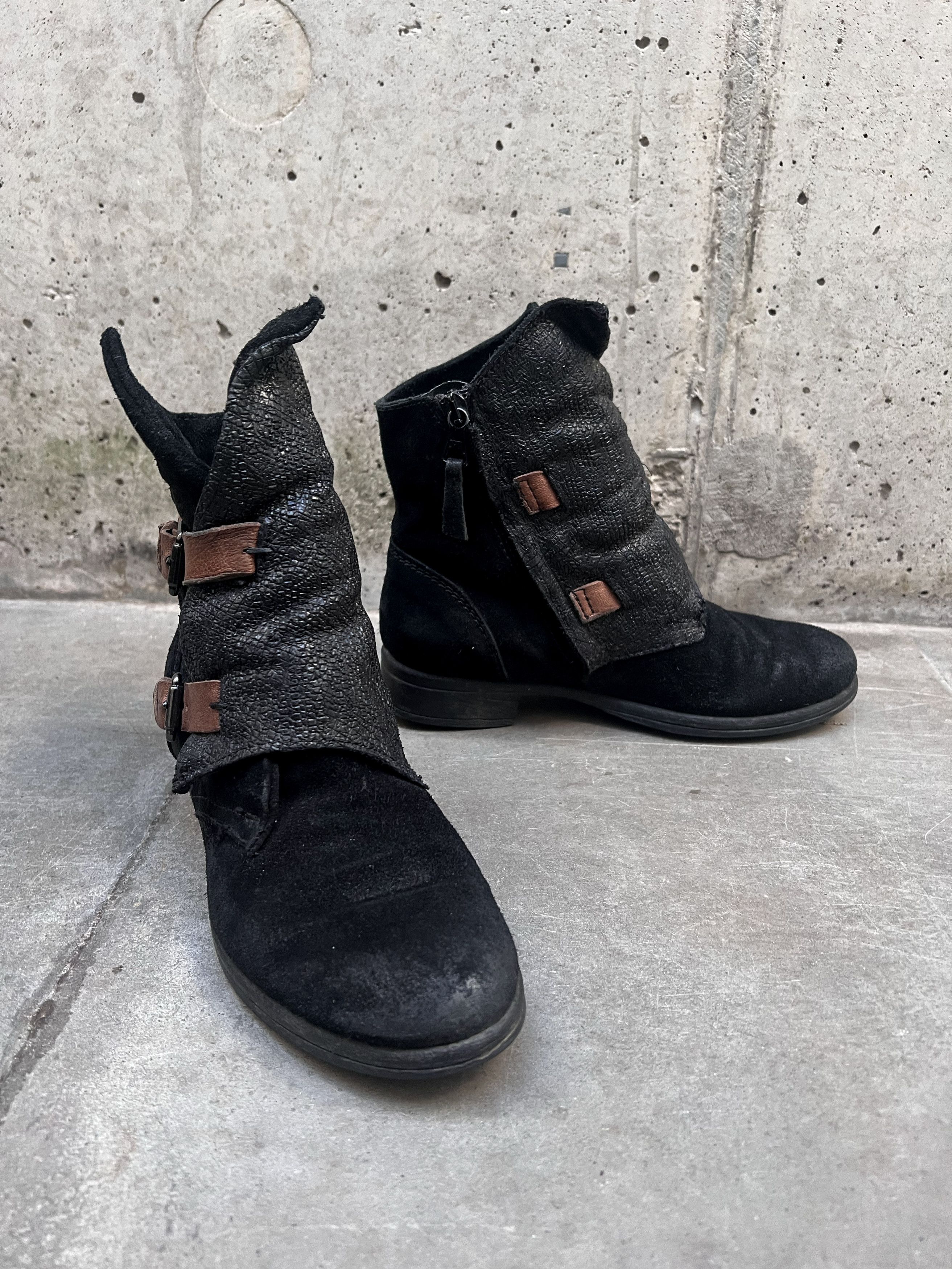 Vintage Distressed Strap Leather Boots Size US 7 / IT 37 - 5 Thumbnail
