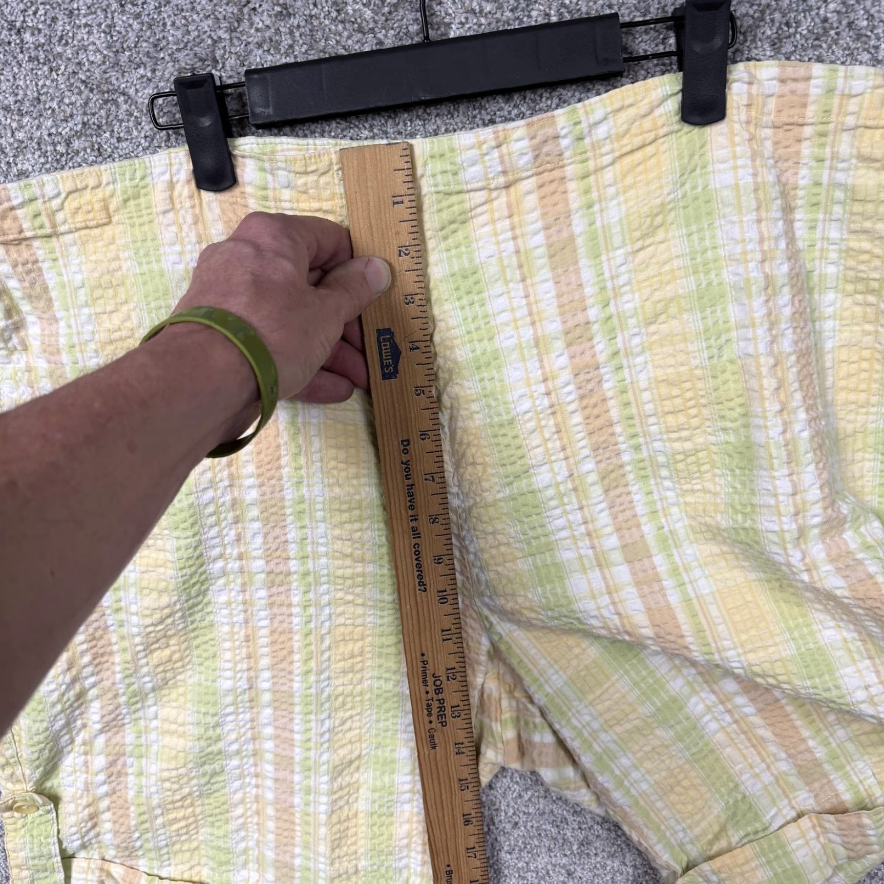 Denim & Co. Denim & Co Bermuda Shorts Womens 1X Plus Yellow Plaid Seersucker Summer Casual Preppy Seersucker Bermuda Shorts 1X Womens Yellow plaid Size 40" / US 18 - 6 Thumbnail
