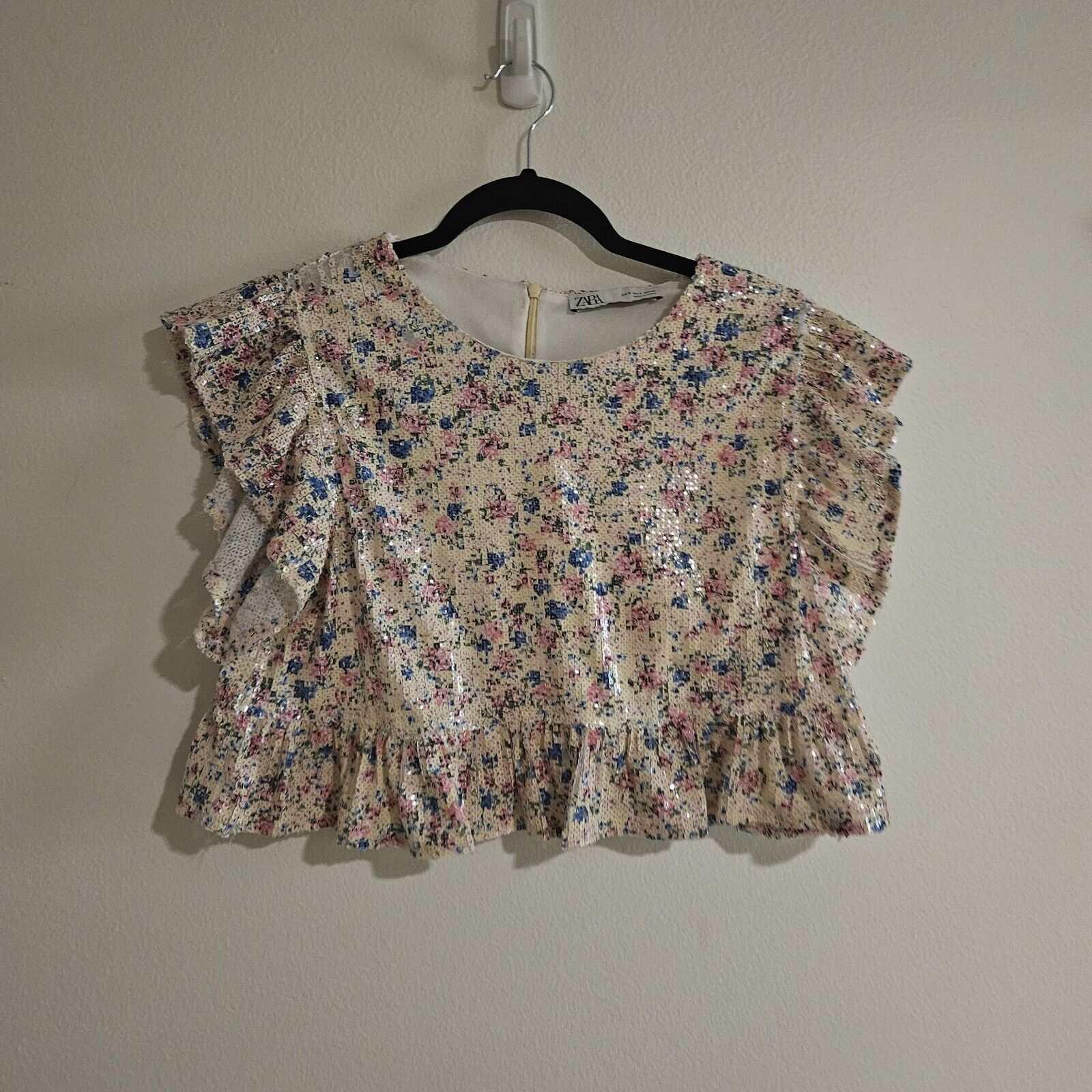 Zara ZARA Stunning Cropped Sequins Flowy Sleeve Blouse. Pink Euc Size S / US 4 / IT 40 - 1 Thumbnail