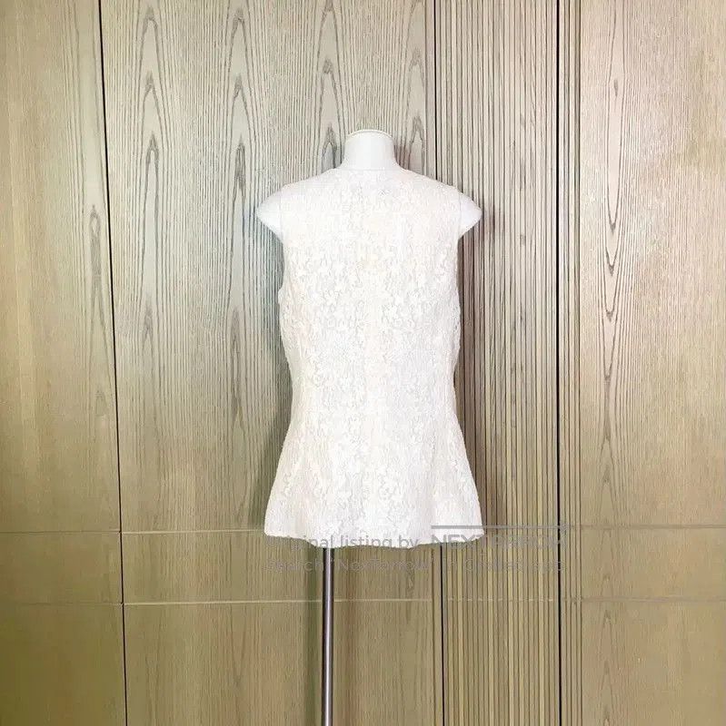Chanel Chanel White Wool Blend Lace Sleeveless Cardigan . Size S / US 4 / IT 40 - 1 Thumbnail