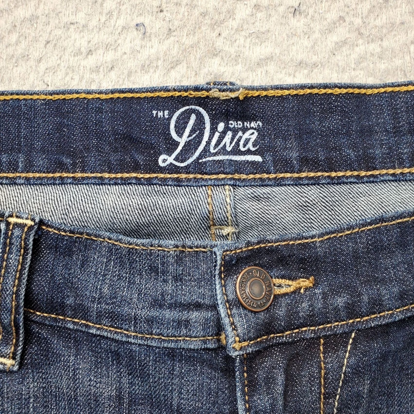 Old Navy Diva Jeans Womens 12S Blue Denim Whiskered Faded Skinny Leg Outdoor Old Navy Jeans Womens Size 12 Blue Denim Outdoor Skinny Womens Size 34" / US 12 / IT 48 - 7 Thumbnail