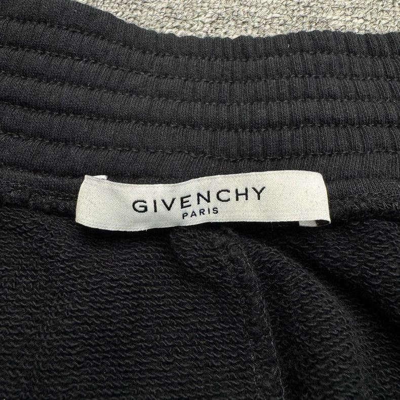 Givenchy Givenchy SizeXL Striped letter embroidered shorts Size US 30 / EU 46 - 2 Thumbnail