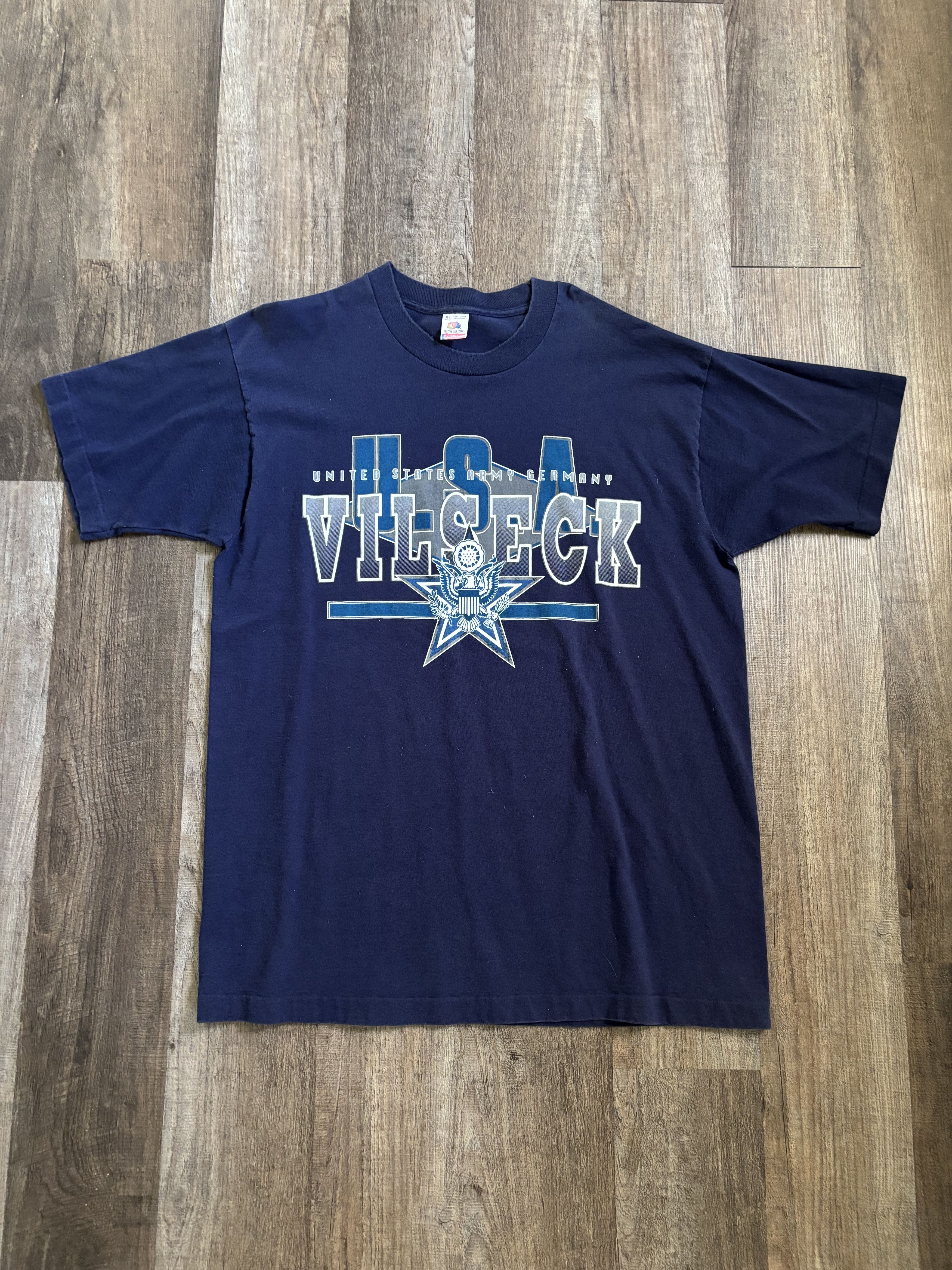 Fruit Of The Loom Vintage US Army Germany 'Vilseck' Single Stitch Tee Shirt Size US XL / EU 56 / 4 - 1 Thumbnail
