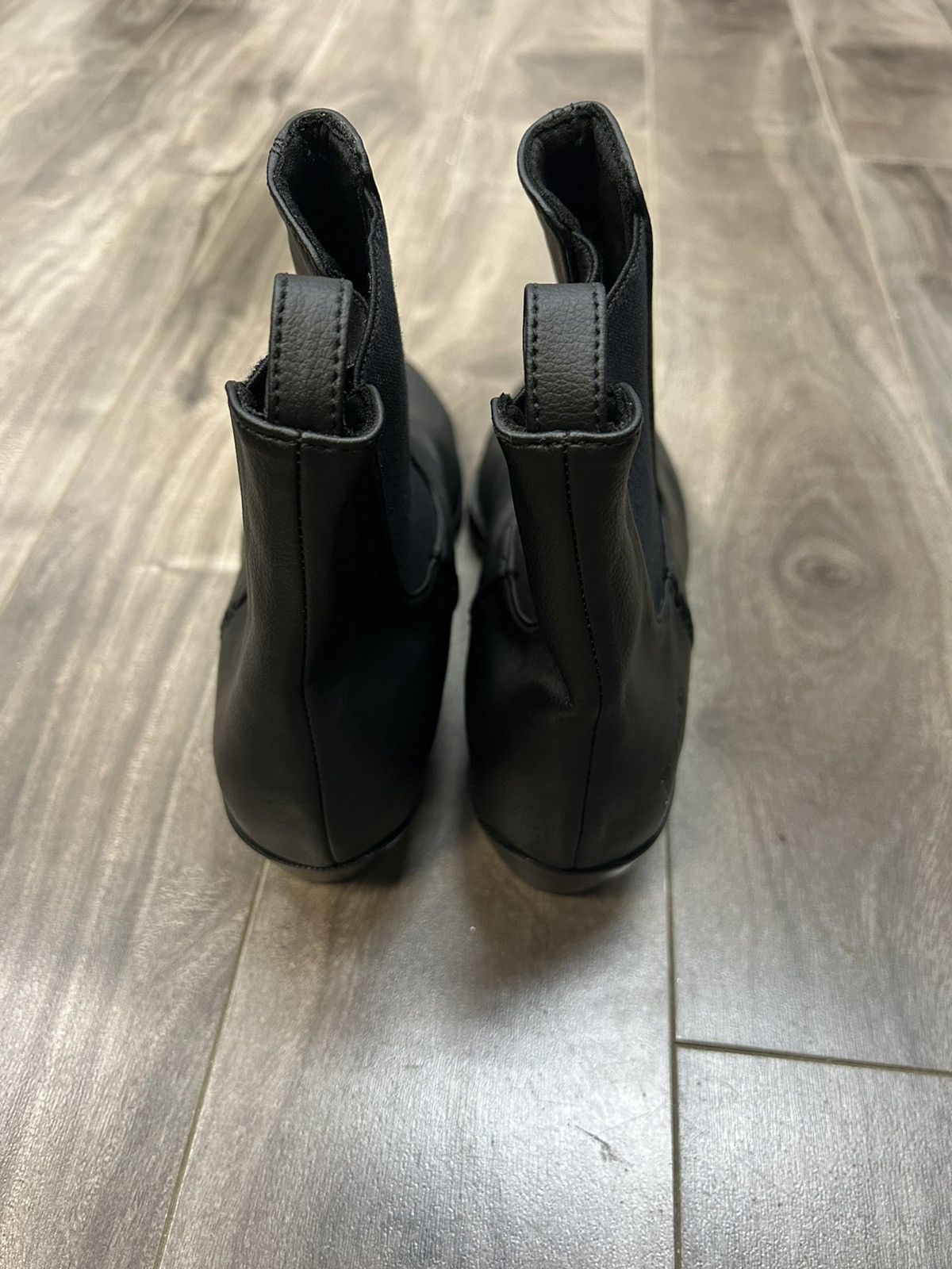 Chelsea Soccer × Designer Voes & Company Harlow Vegan Chelsea Boots Black Corn Leather Size US 7.5 / IT 37.5 - 4 Thumbnail