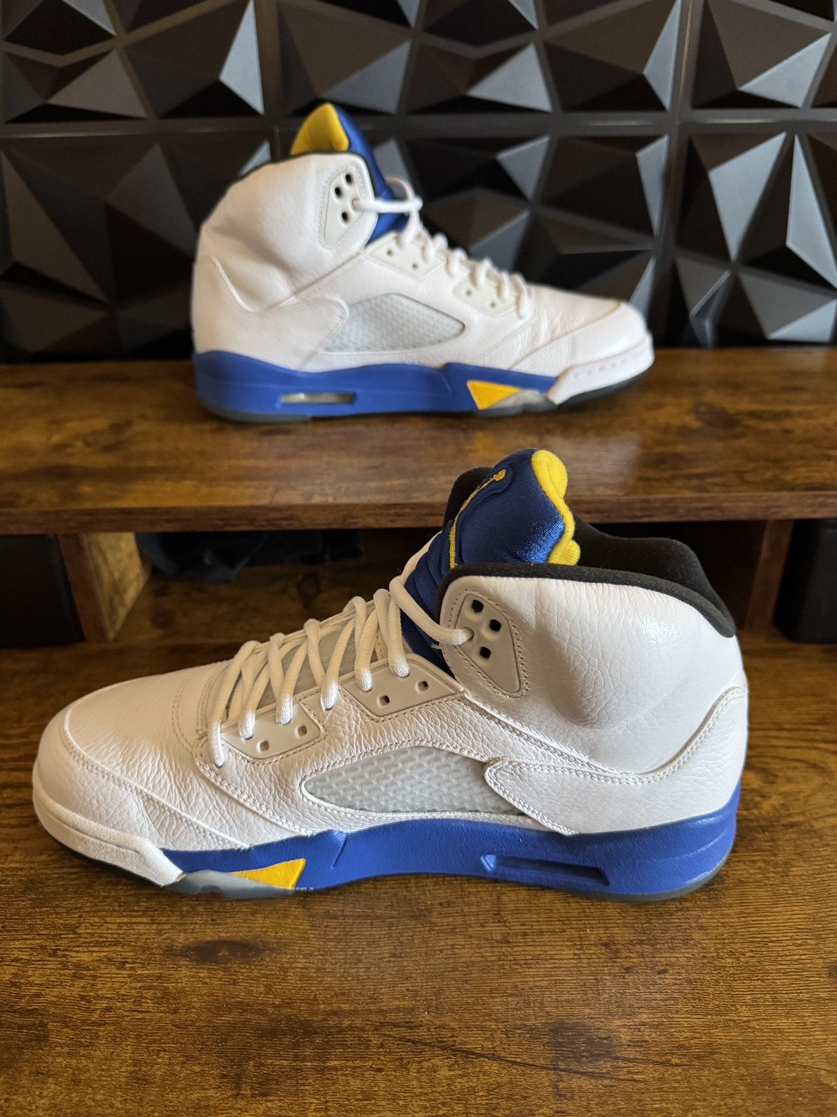 Jordan Brand Jordan 5 Laney 2013 Size 10.5 Mens Size US 10.5 / EU 43-44 - 2 Thumbnail