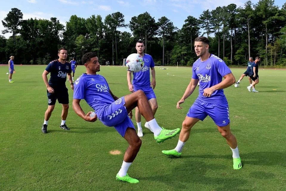 Hummel EVERTON 2022 2023 TRAINING FOOTBALL SHIRT SOCCER JERSEY Size US XL / EU 56 / 4 - 7 Thumbnail