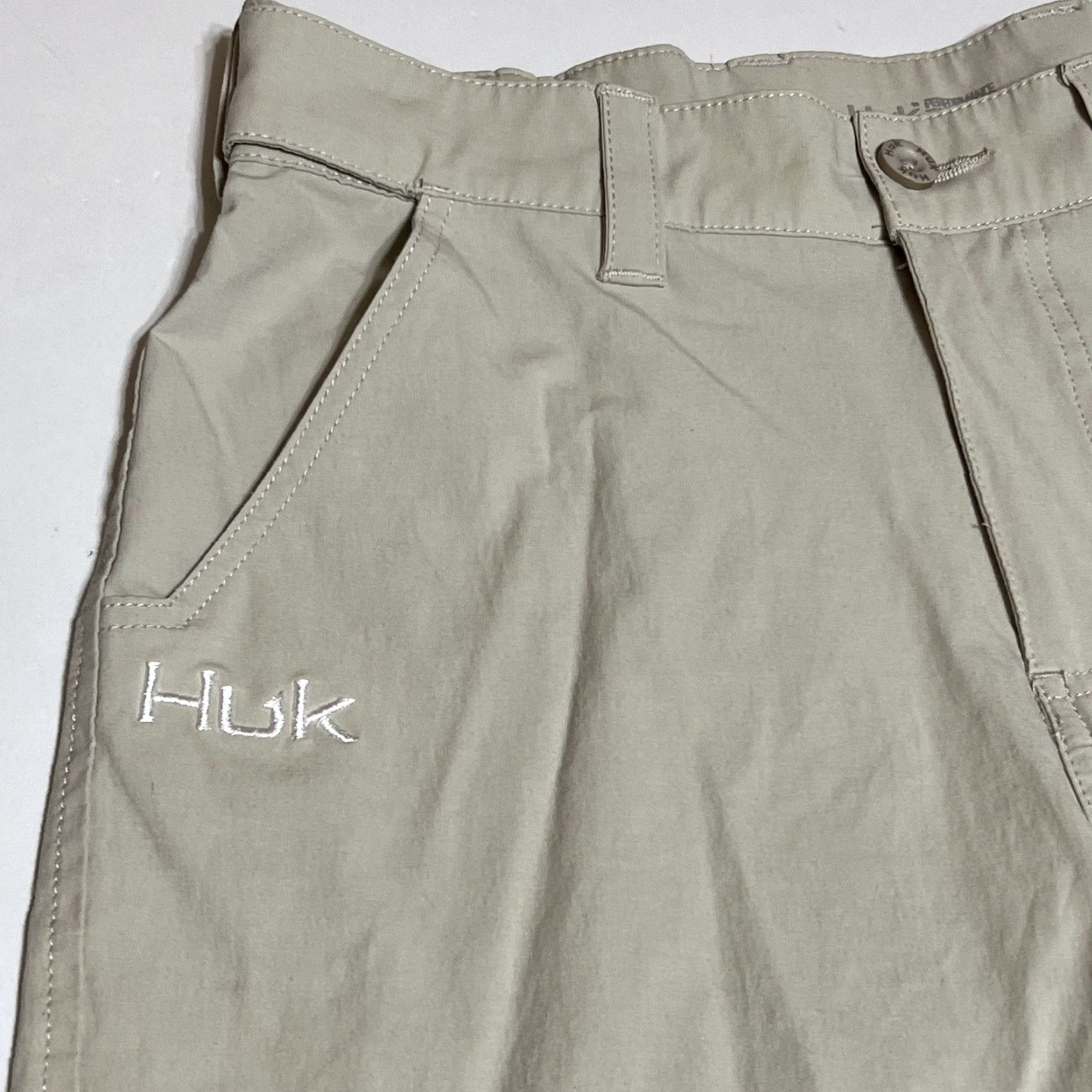 Vintage HUK Shorts Mens Size S Performance Fishing Cargo Beige 10" Inseam Size US 29 - 7 Thumbnail