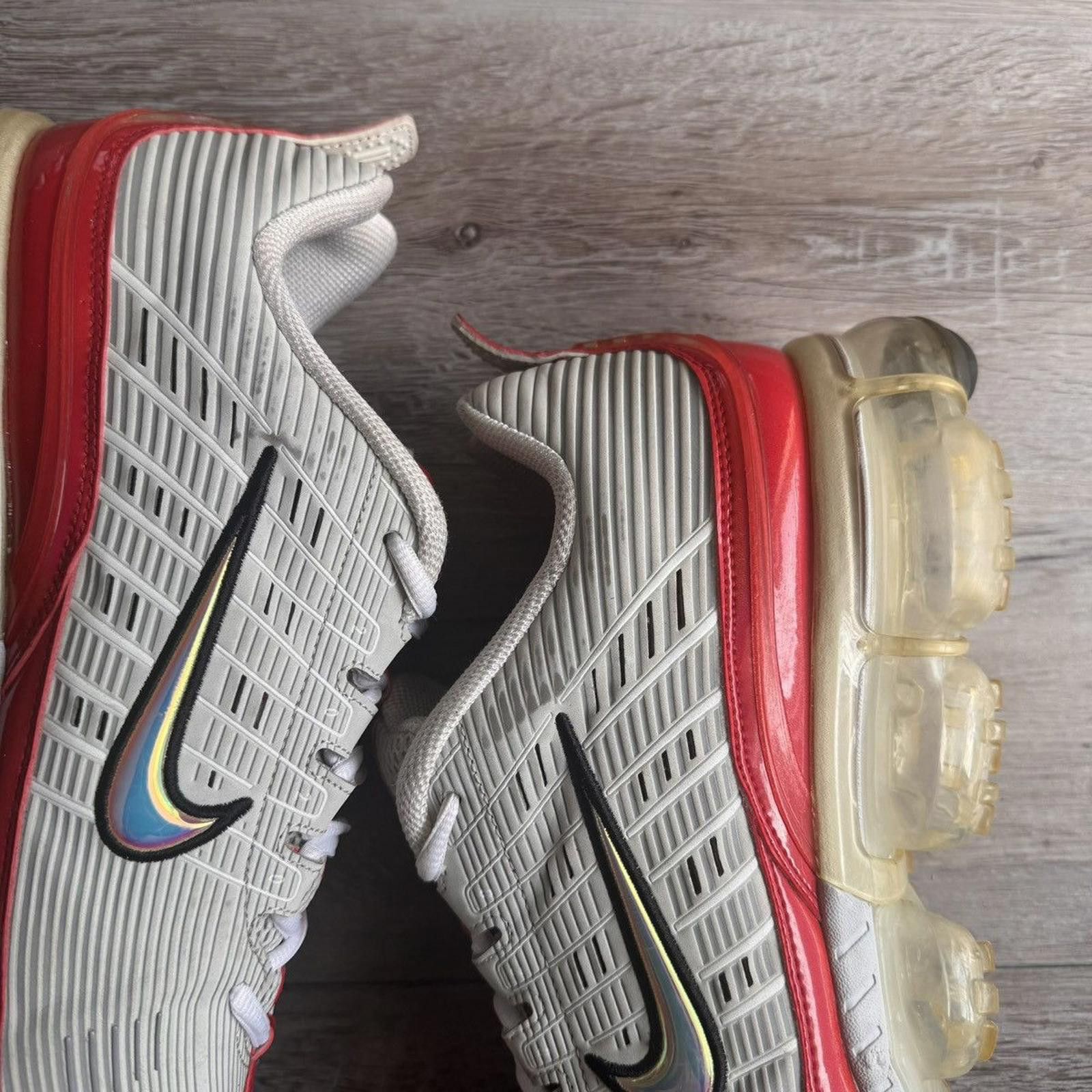 Nike NIKE • Air VaporMax 360 "OG Grey Red" (13M) Size US 13 / EU 46 - 8 Thumbnail