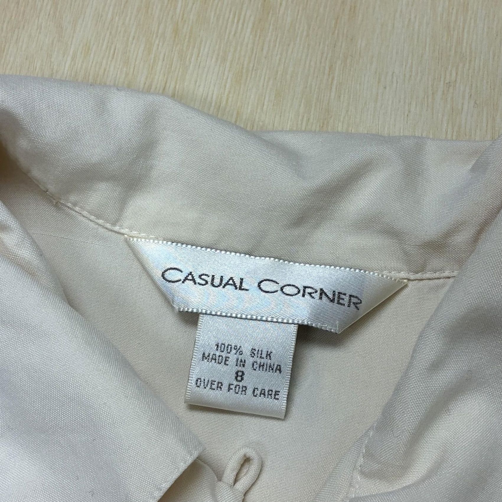 Vintage VINTAGE Casual Corner Blouse Womens 8 White Silk Collared Short Sleeve Button Up Size M / US 6-8 / IT 42-44 - 2 Thumbnail