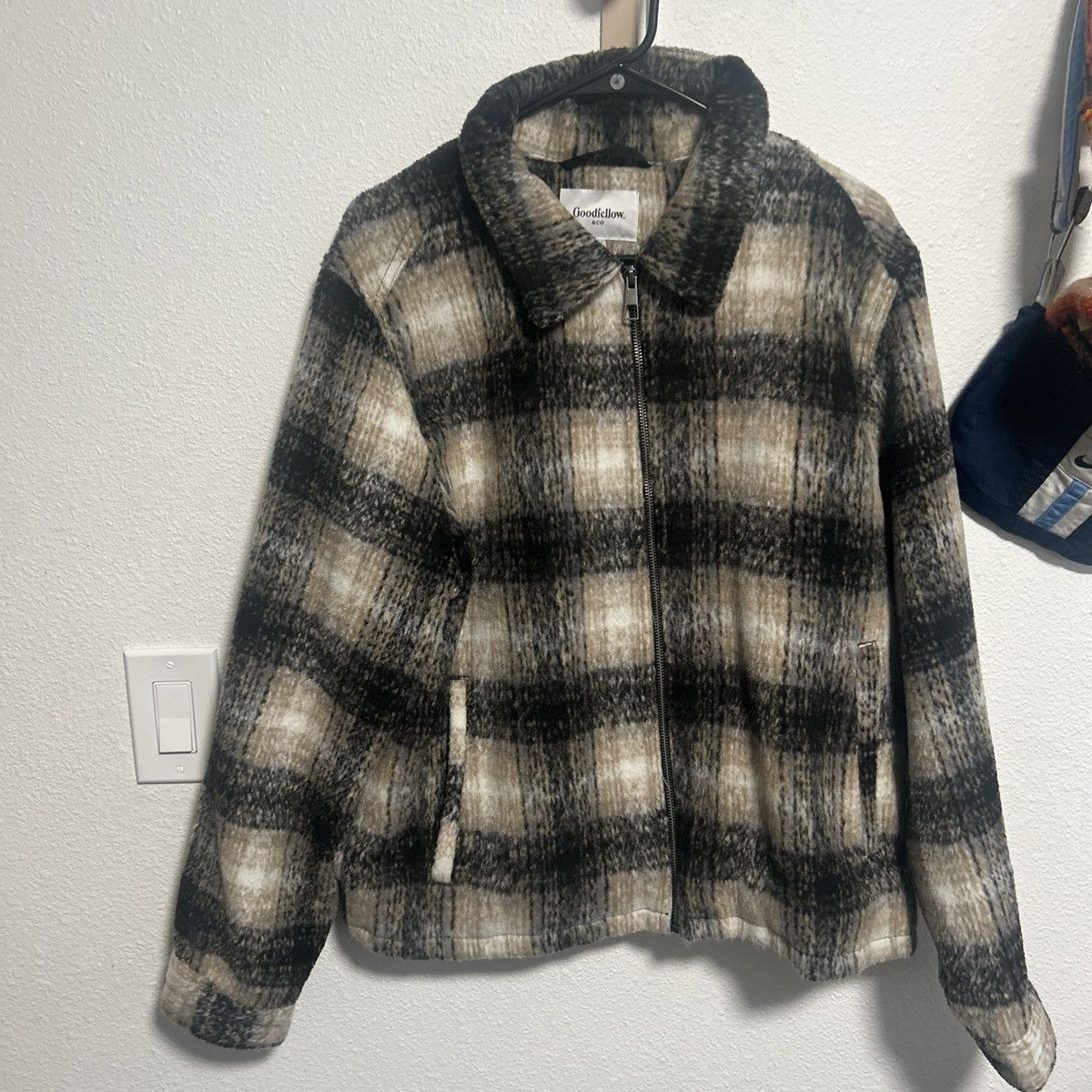 H&M a men's long sleeve button-up shirt in size L Size US L / EU 52-54 / 3 - 1 Thumbnail