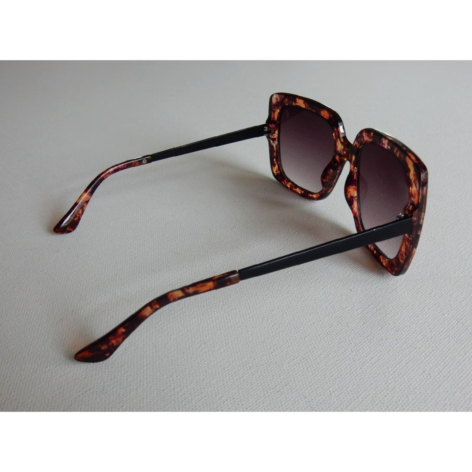 Vera Wang VINTAGE Vera Wang Sunglasses Women Brown Black Frame Adult Size ONE SIZE - 3 Thumbnail
