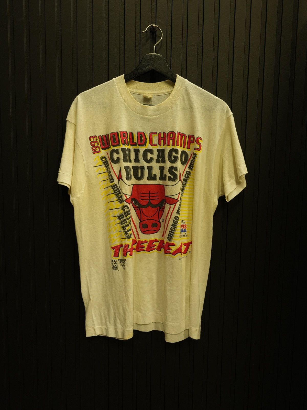 NBA × Vintage Vintage Chicago Bulls 1993 World Champs Three Peat Tee Size US XL / EU 56 / 4 - 1 Thumbnail