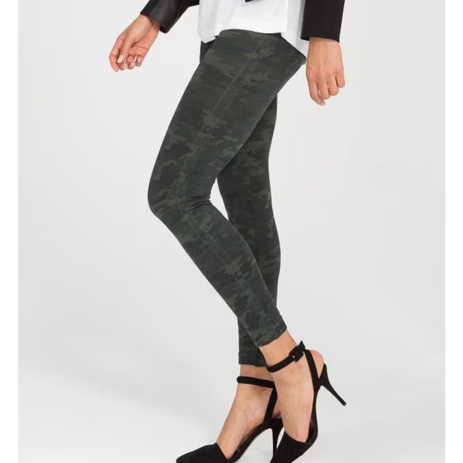 Spanx Spanx Seamless Dark Green Camo Leggings Medium, MSRP $68 Size 30" / US 8 / IT 44 - 2 Thumbnail
