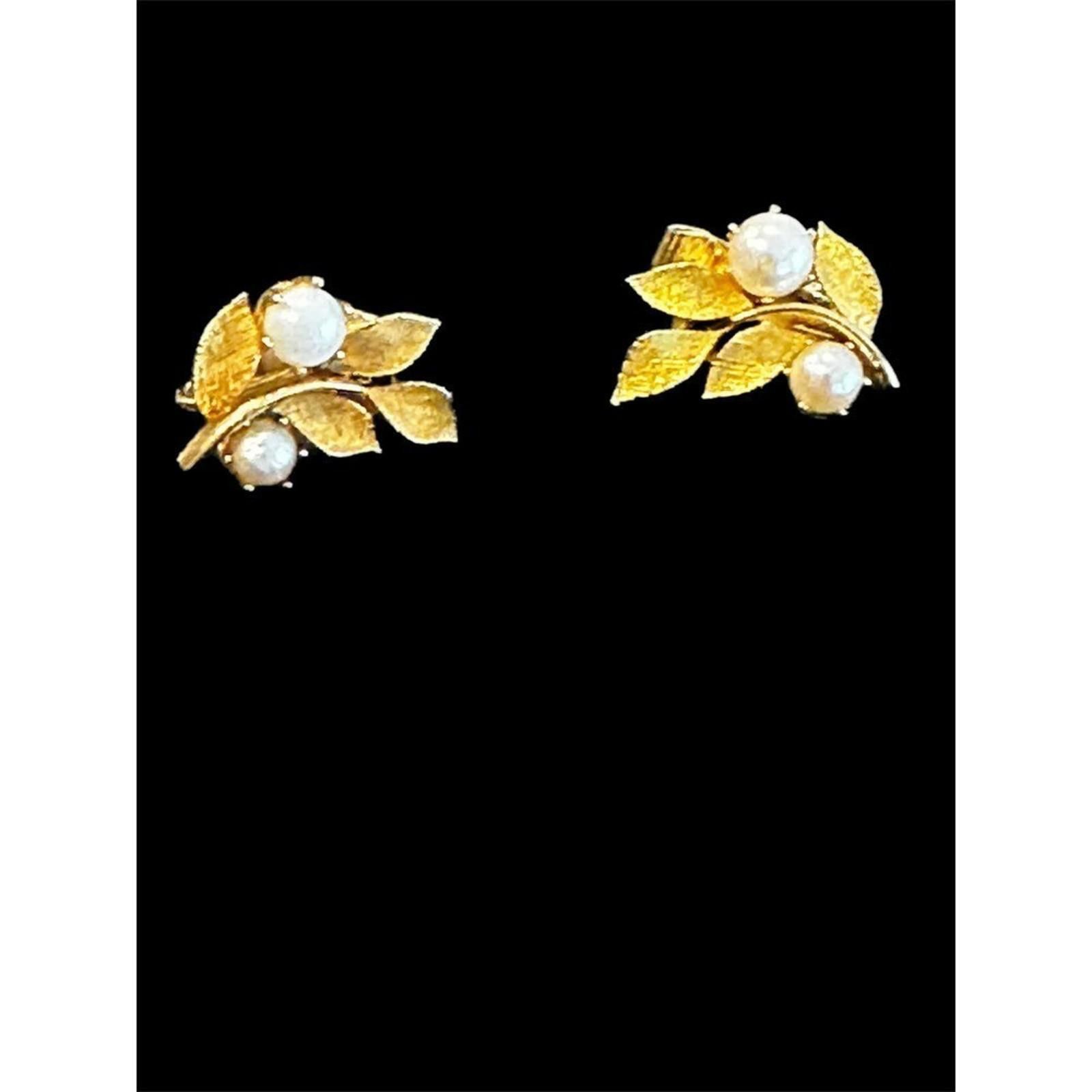 Designer VINTAGE Lisner Leaf and Pearl Earrings Size ONE SIZE - 1 Thumbnail