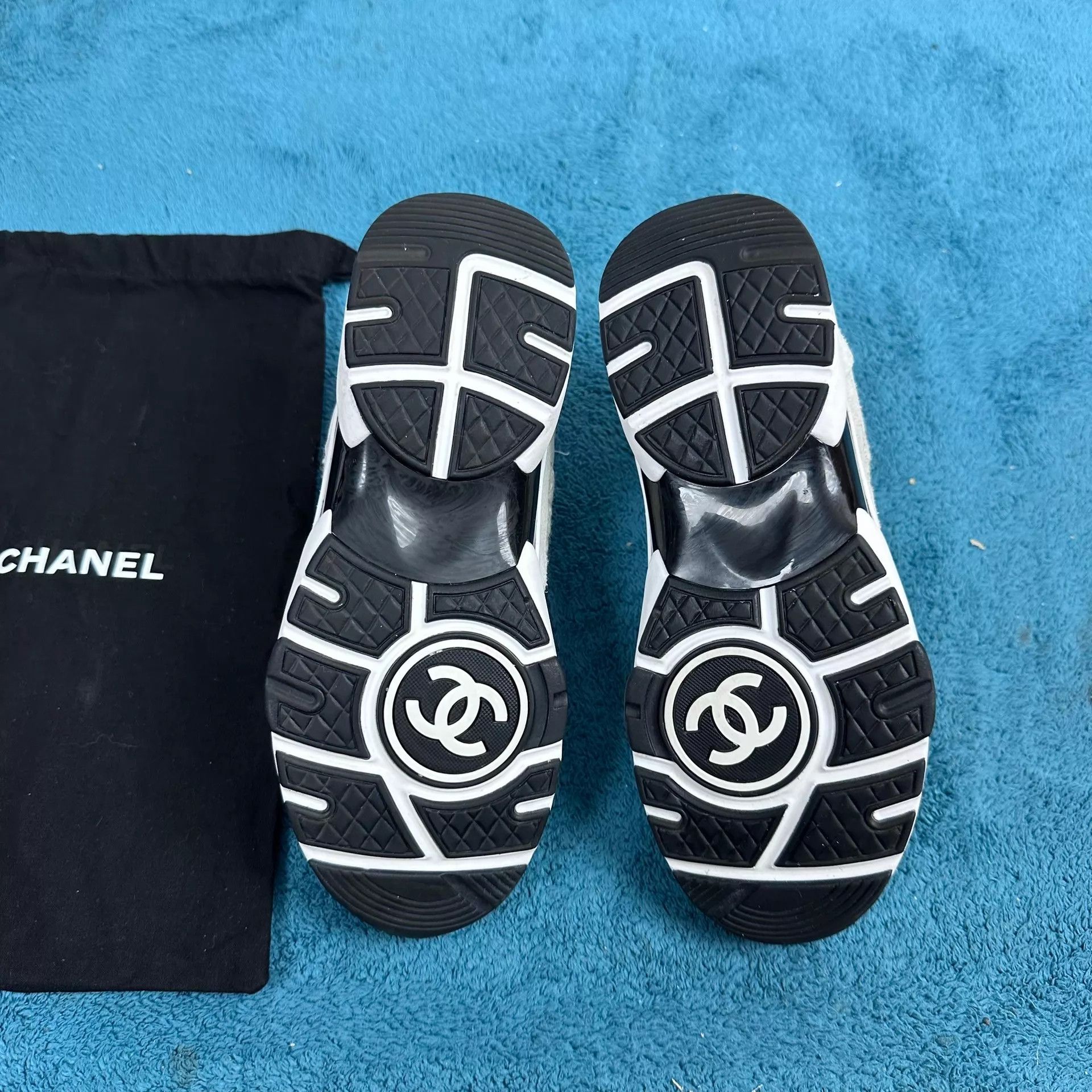 Chanel Chanel Leather Tweed Logo Low-Top Shoes White 35.5 Size US 5 / IT 35 - 5 Thumbnail