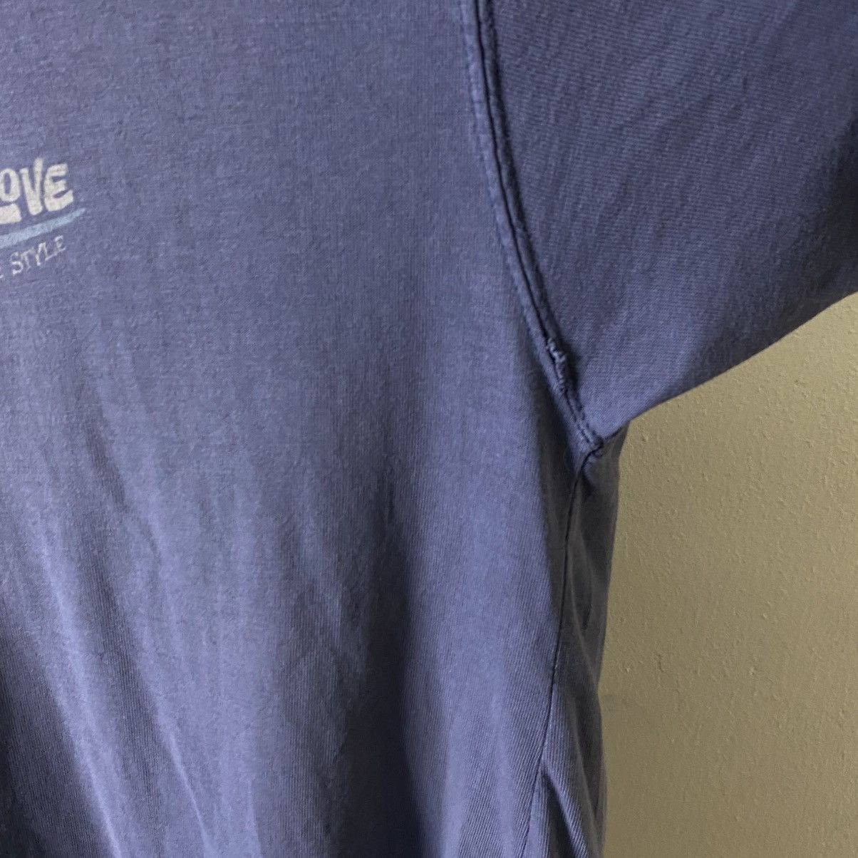 Body Glove Vintage 2000s Body Glove Surfboards Faded Surfing Tee Size US M / EU 48-50 / 2 - 11 Thumbnail