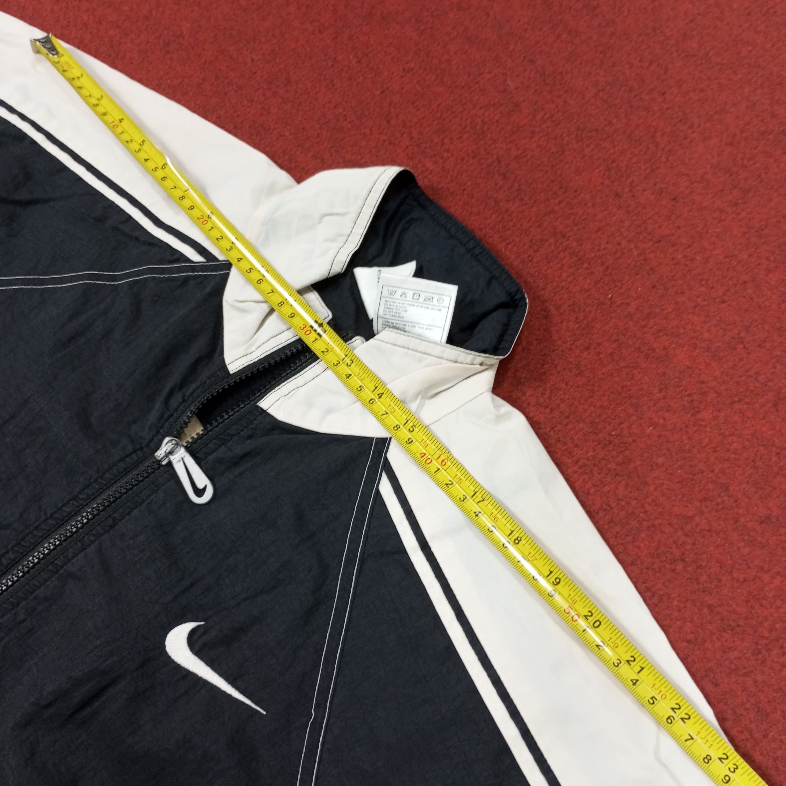 Nike × Vintage Nike Small Logo Design Sportswear Style Windbreaker Jacket Size US L / EU 52-54 / 3 - 10 Thumbnail