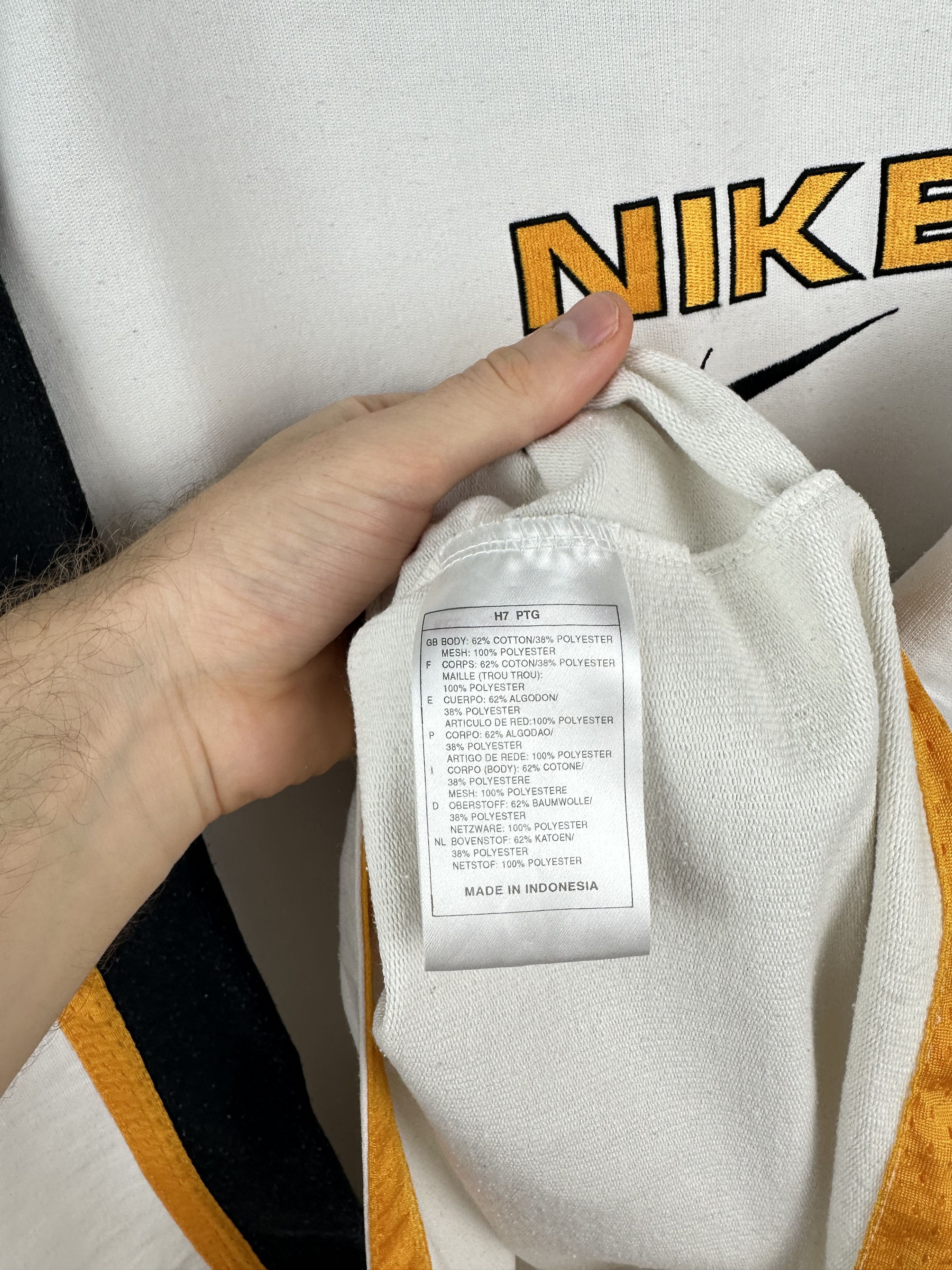 Nike Vintage Nike Big Logo Swoosh Sweatshirt White Rare Hype Size US S / EU 44-46 / 1 - 8 Thumbnail
