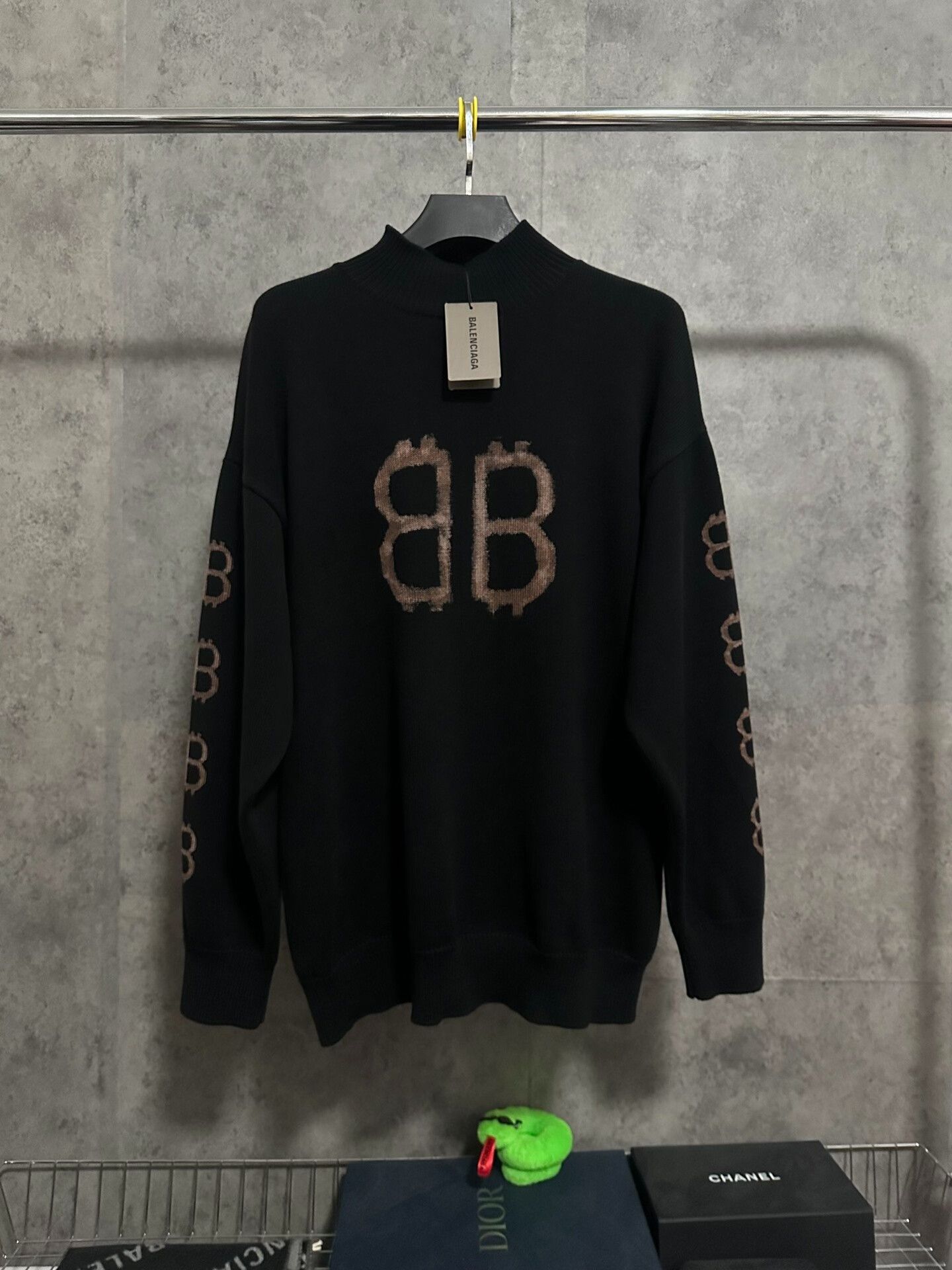 Balenciaga balenciaga black knit sweater with bitcoin print Size US M / EU 48-50 / 2 - 1 Thumbnail
